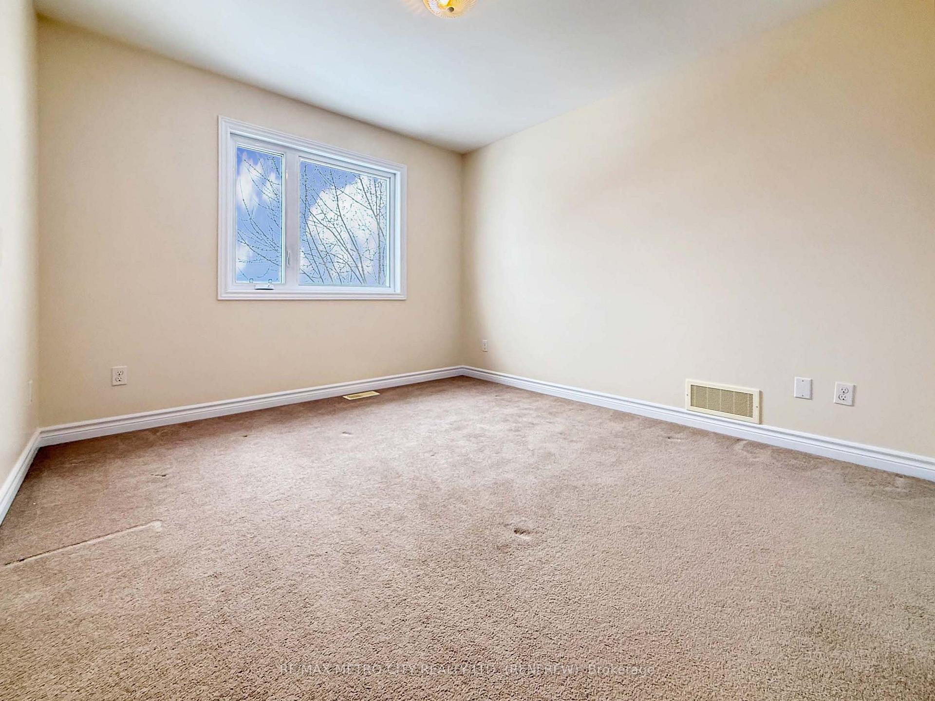 Photo 10 of 141 Elk Street, Renfrew — HOMEH
