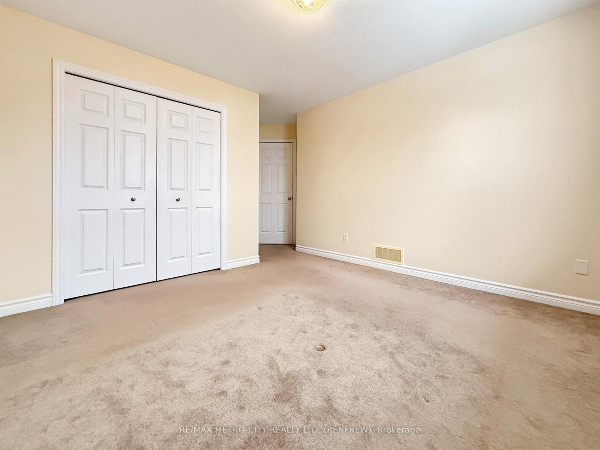 Photo 13 of 141 Elk Street, Renfrew — HOMEH
