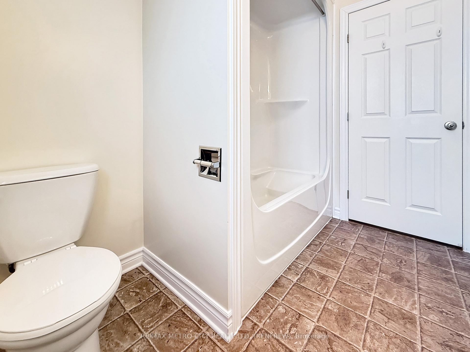 Photo 16 of 141 Elk Street, Renfrew — HOMEH