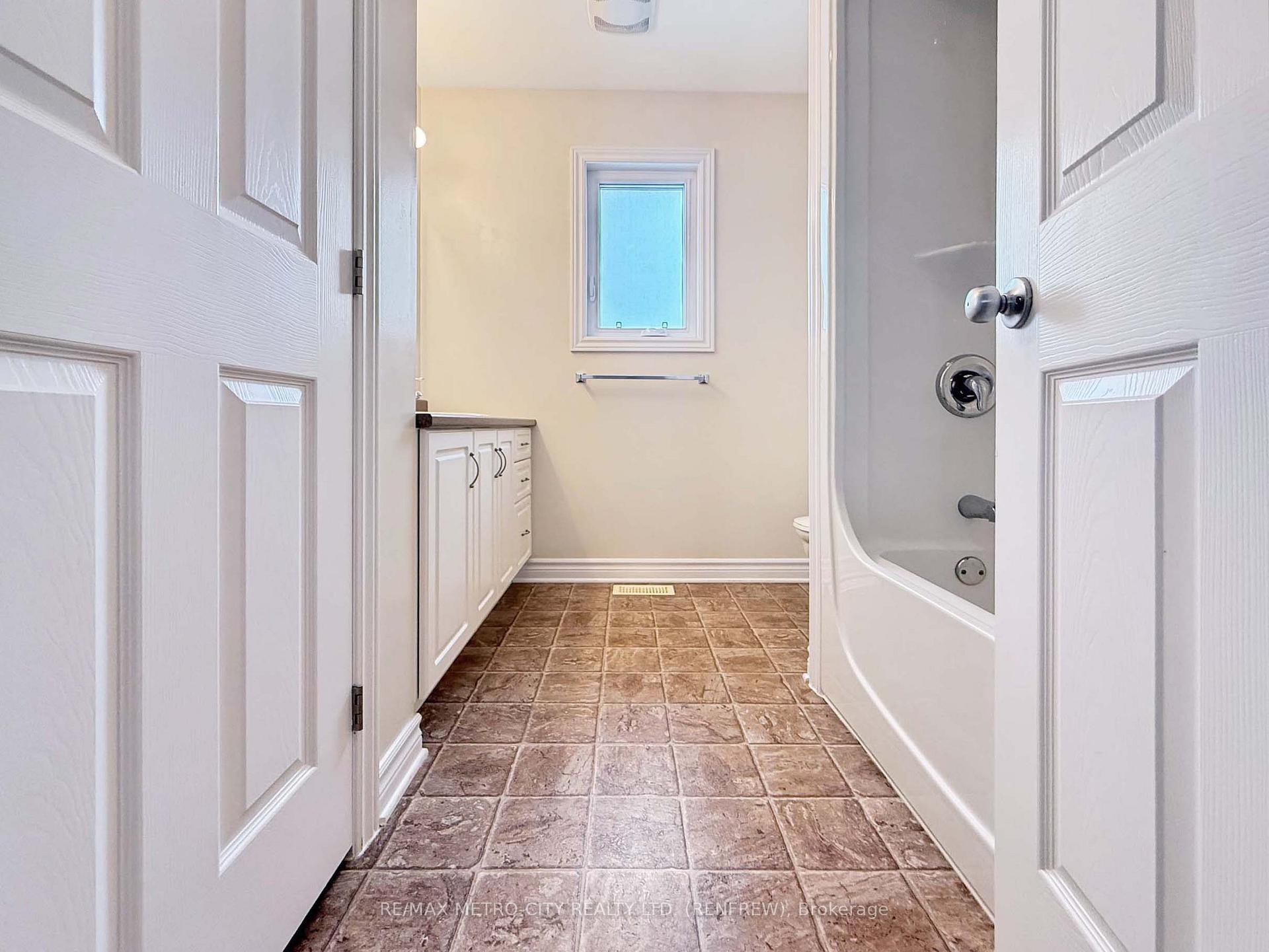Photo 17 of 141 Elk Street, Renfrew — HOMEH