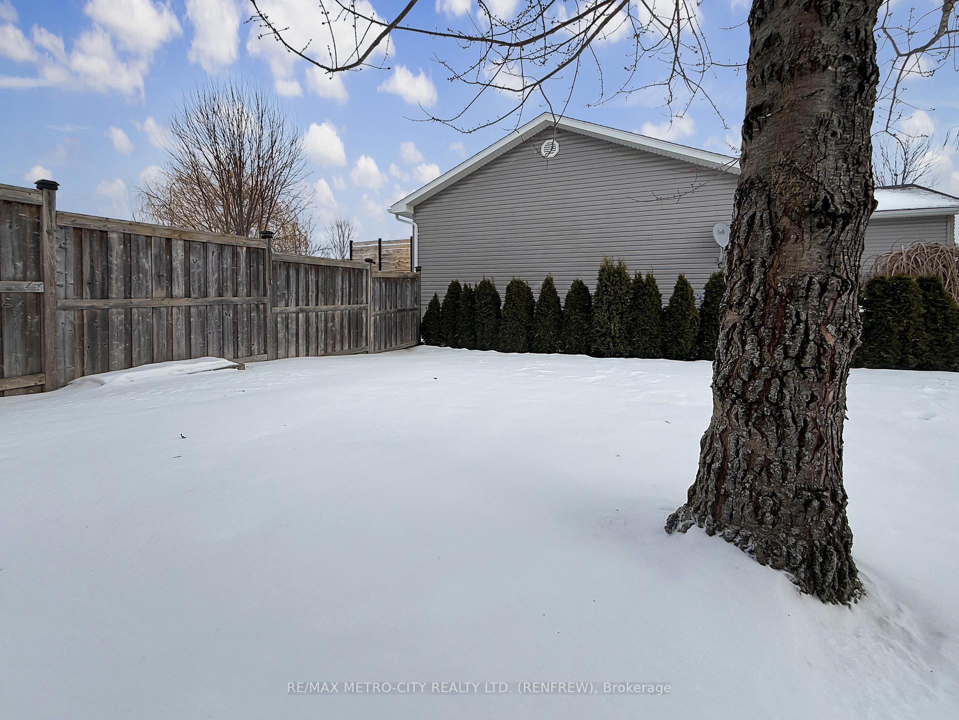 Photo 22 of 141 Elk Street, Renfrew — HOMEH