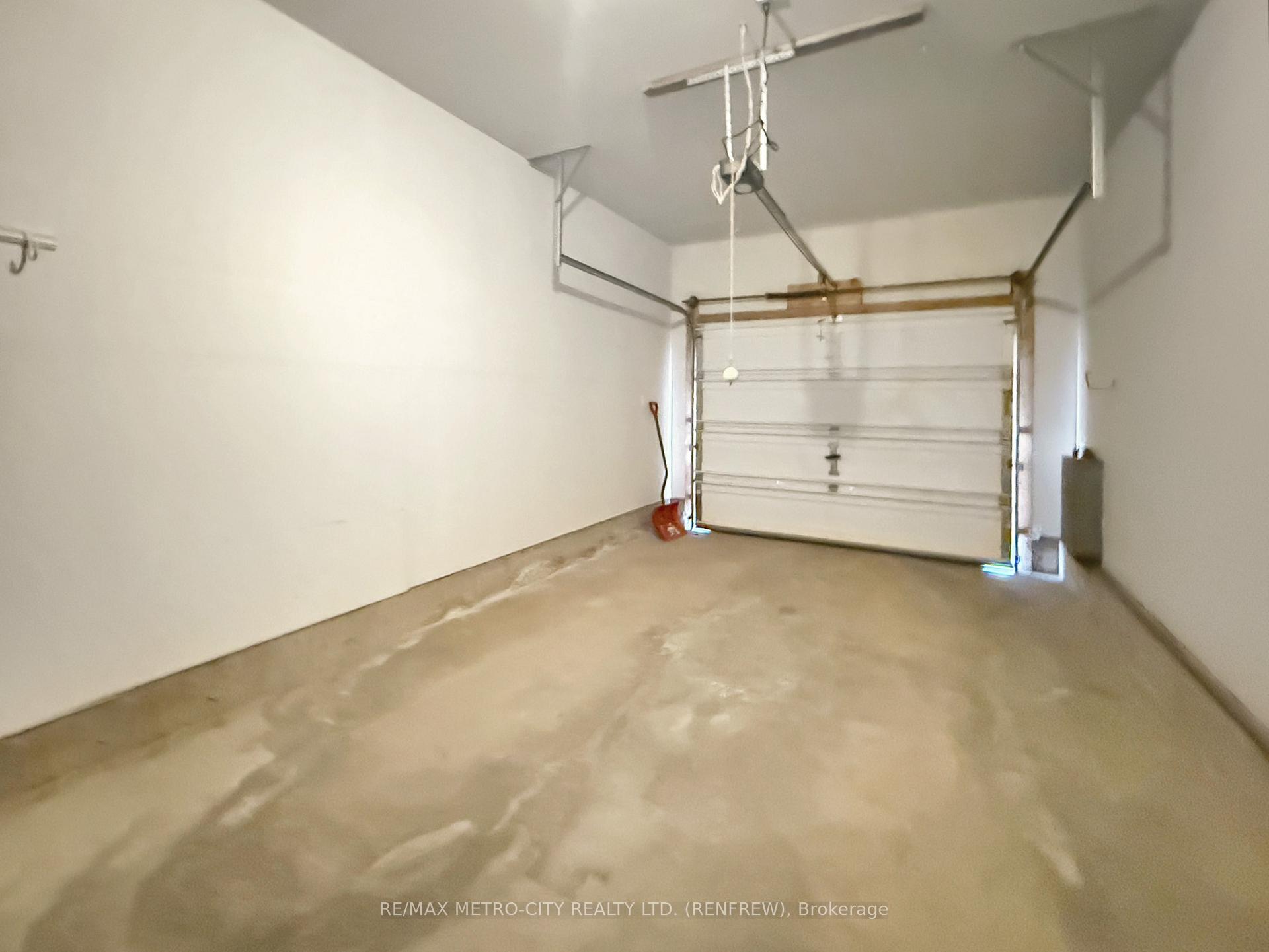 Photo 25 of 141 Elk Street, Renfrew — HOMEH