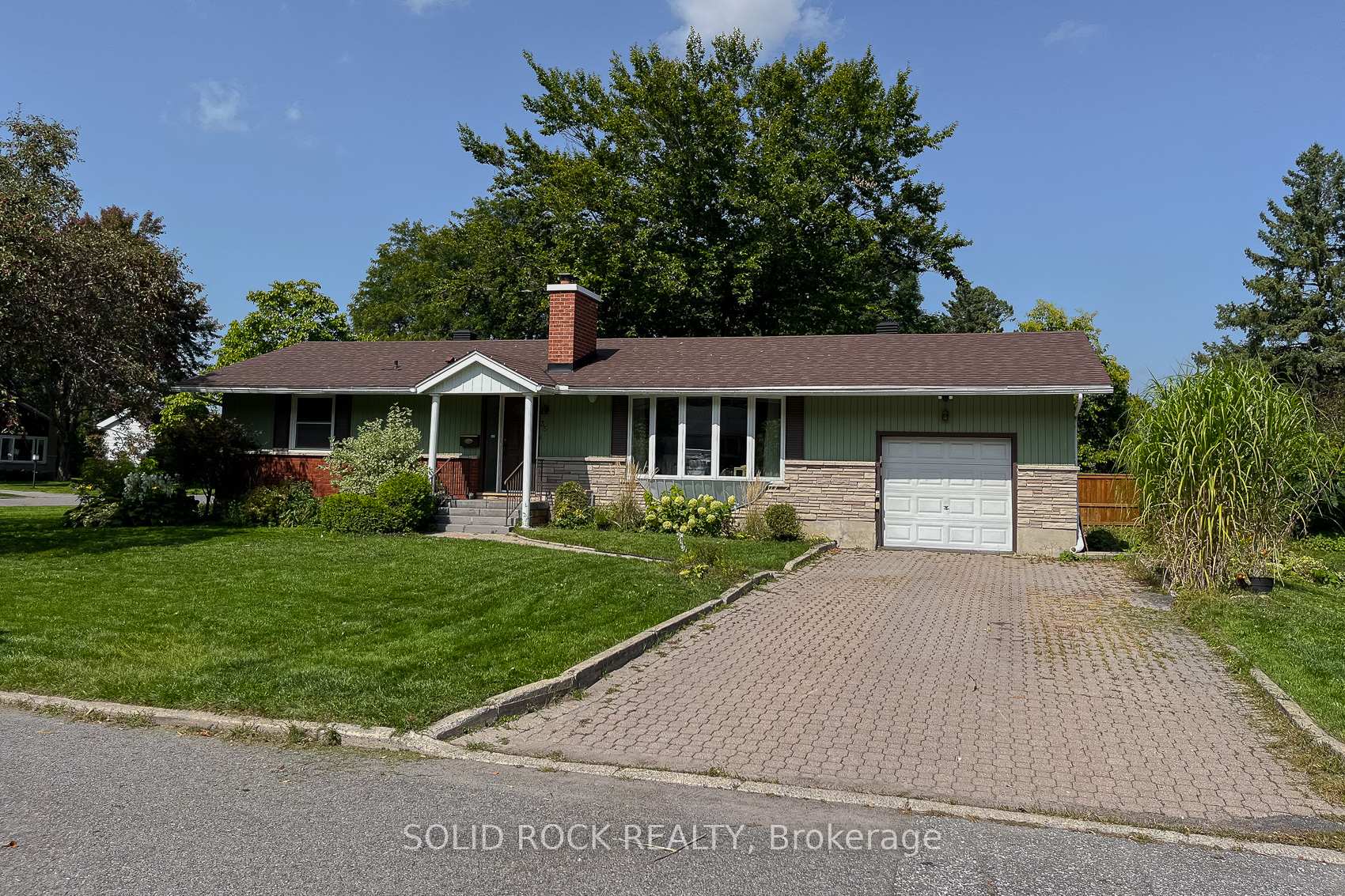 Photo 1 of 35 Kirkstall Avenue, Ottawa, Manordale — HOMEH