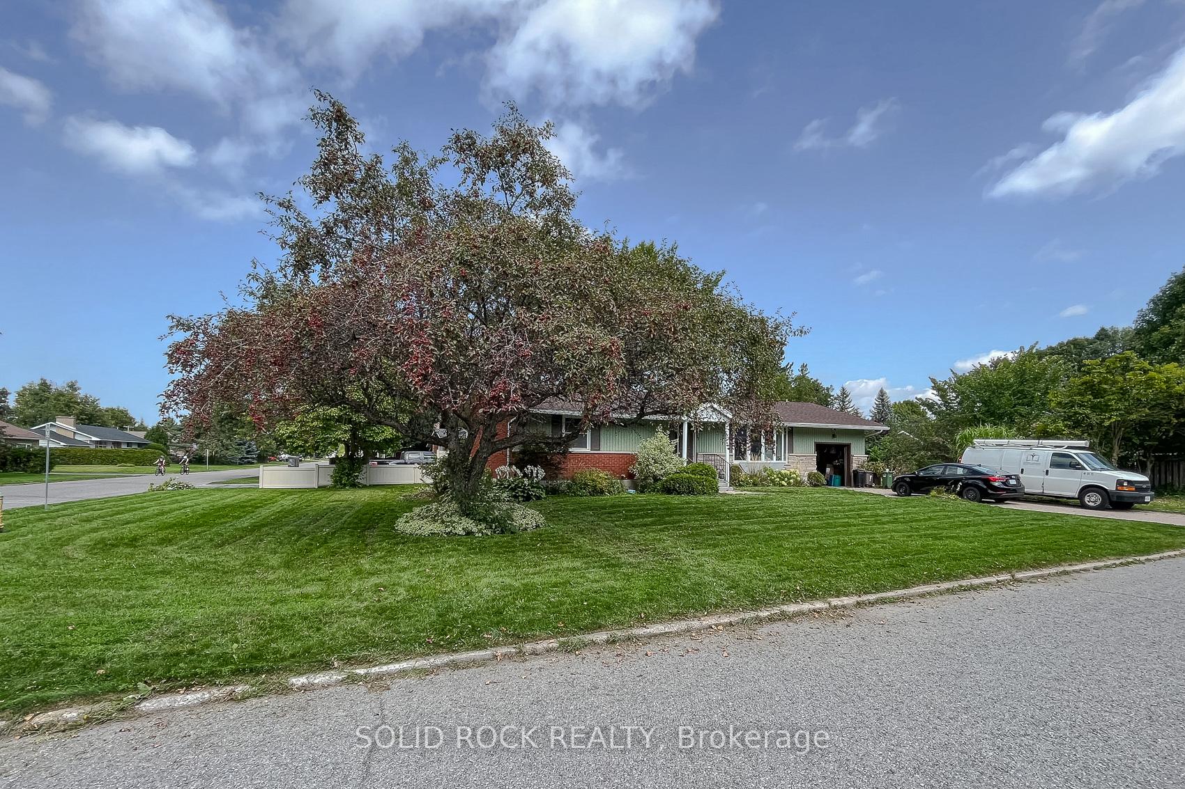 Photo 2 of 35 Kirkstall Avenue, Ottawa, Manordale — HOMEH
