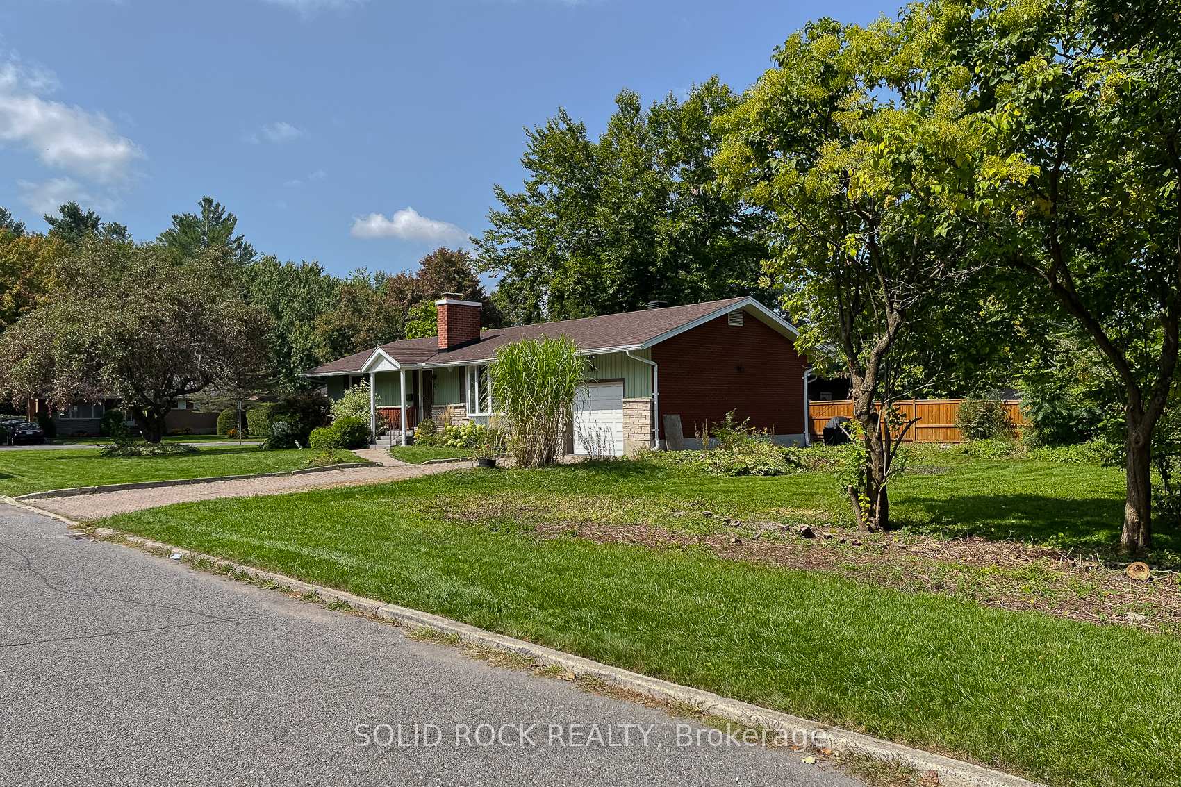 Photo 4 of 35 Kirkstall Avenue, Ottawa, Manordale — HOMEH