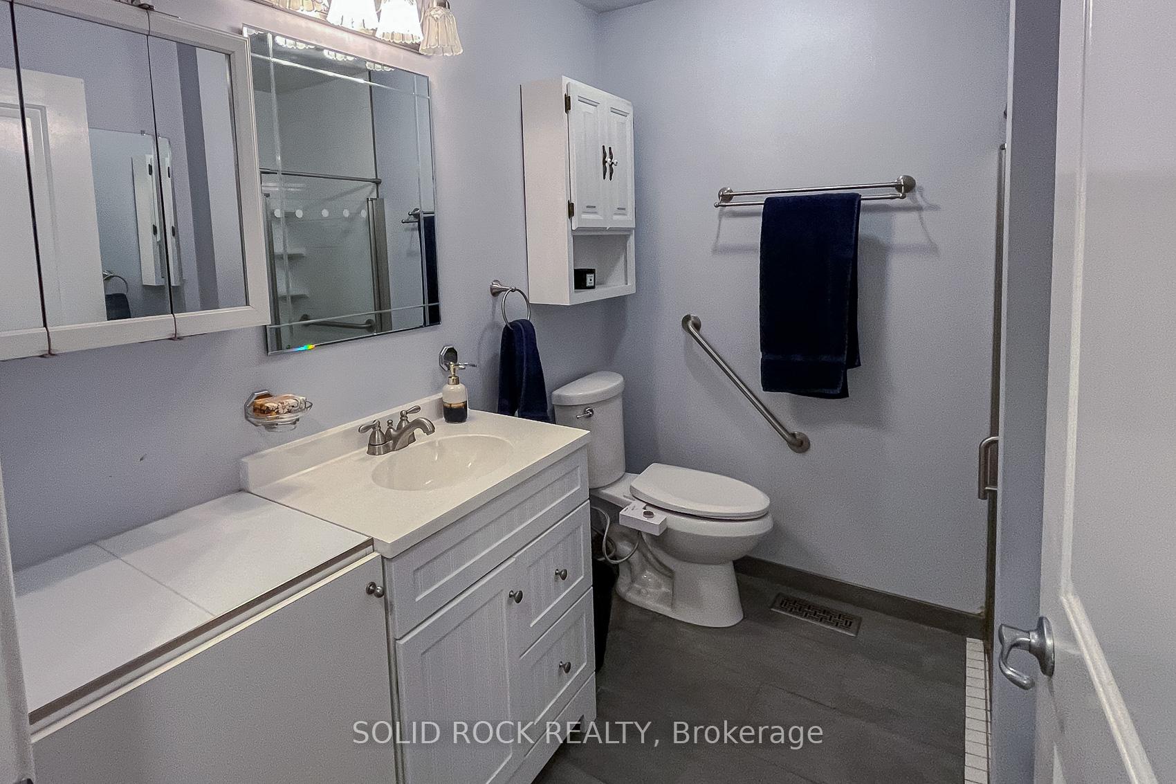 Photo 10 of 35 Kirkstall Avenue, Ottawa, Manordale — HOMEH