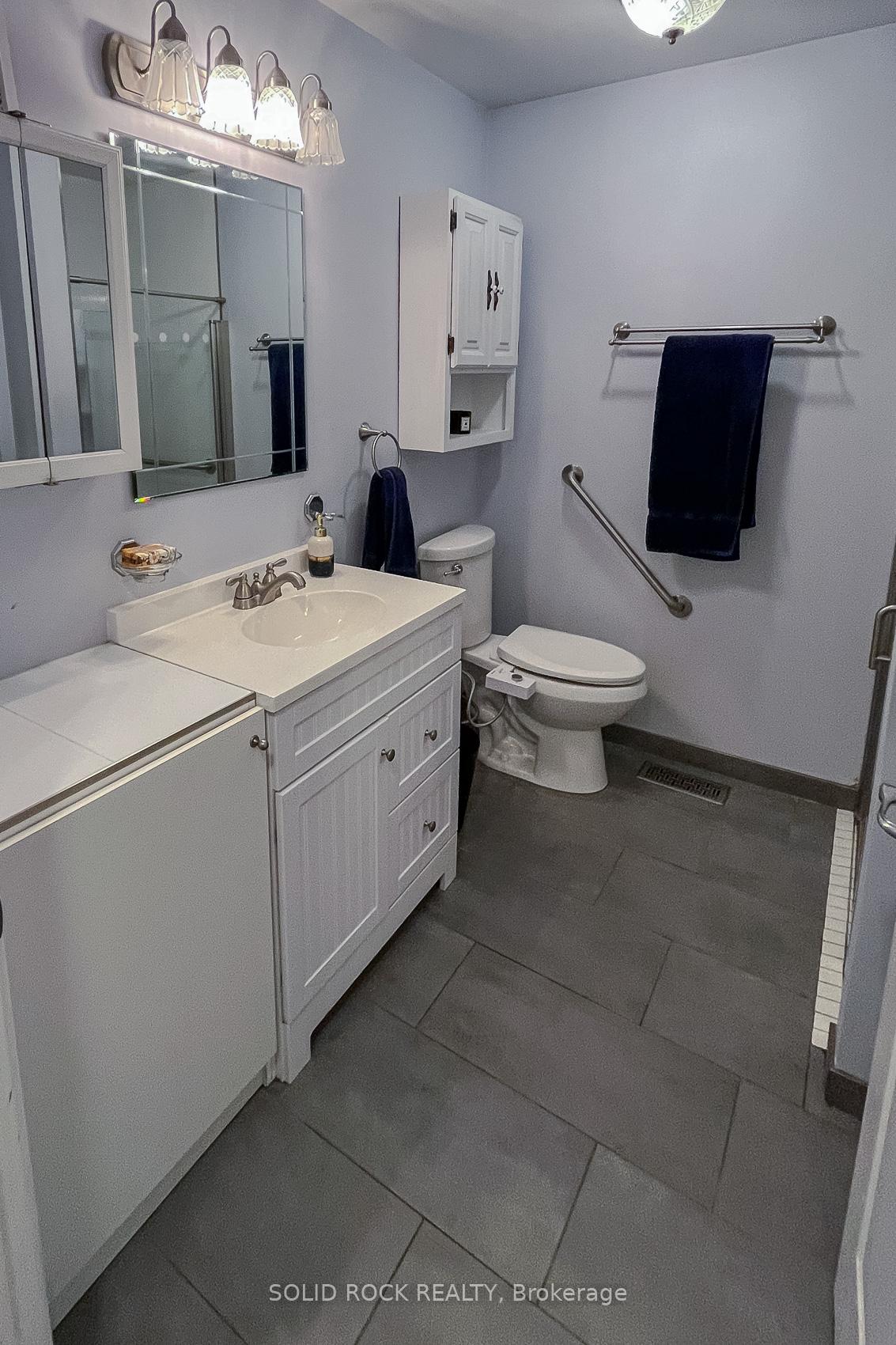 Photo 11 of 35 Kirkstall Avenue, Ottawa, Manordale — HOMEH