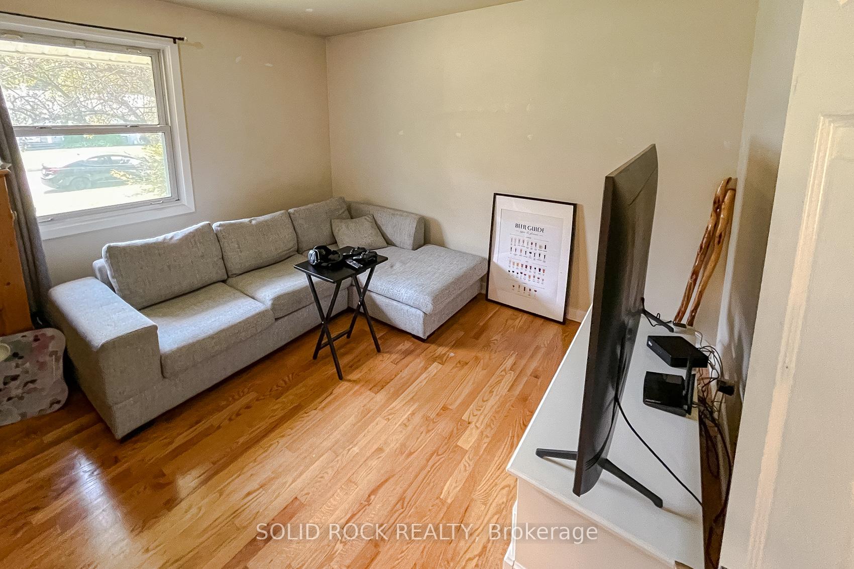 Photo 14 of 35 Kirkstall Avenue, Ottawa, Manordale — HOMEH