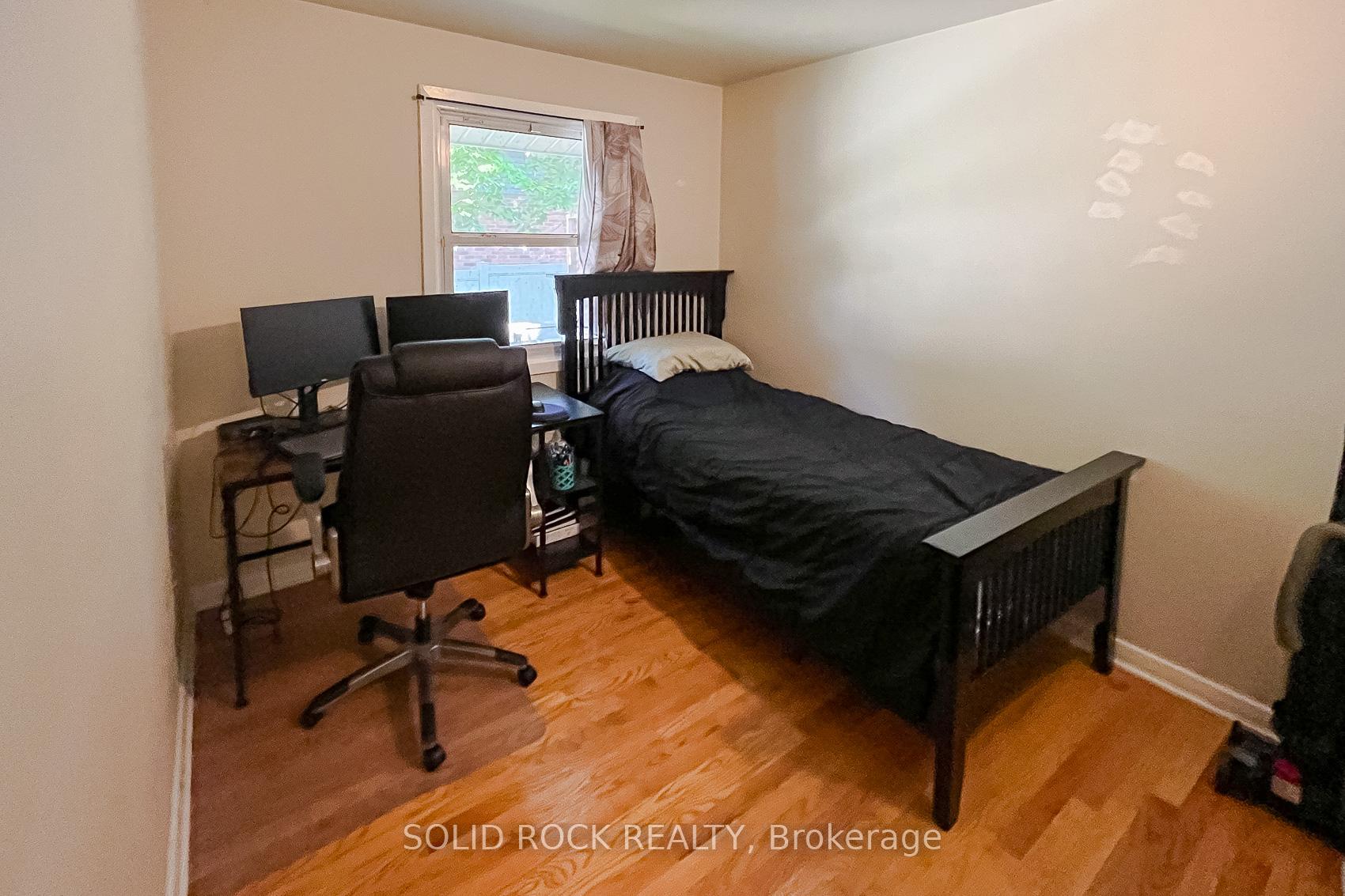 Photo 15 of 35 Kirkstall Avenue, Ottawa, Manordale — HOMEH