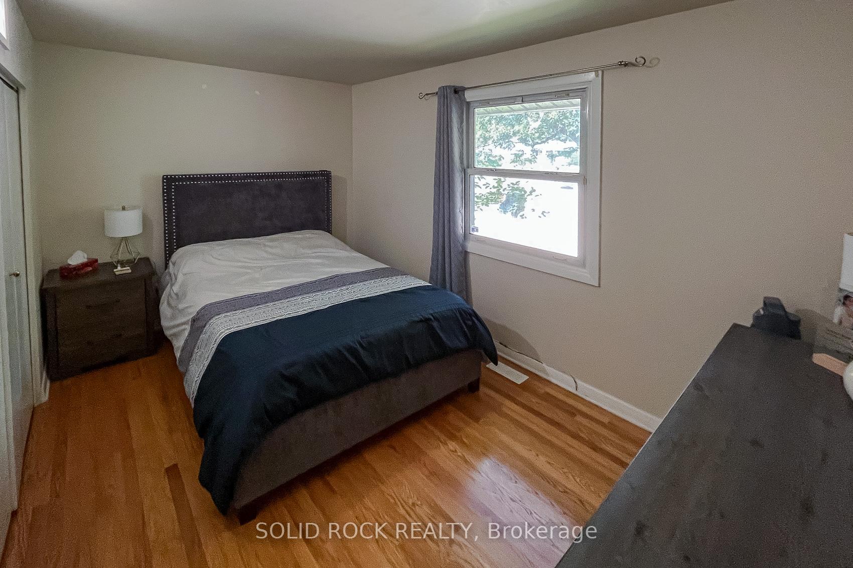 Photo 16 of 35 Kirkstall Avenue, Ottawa, Manordale — HOMEH