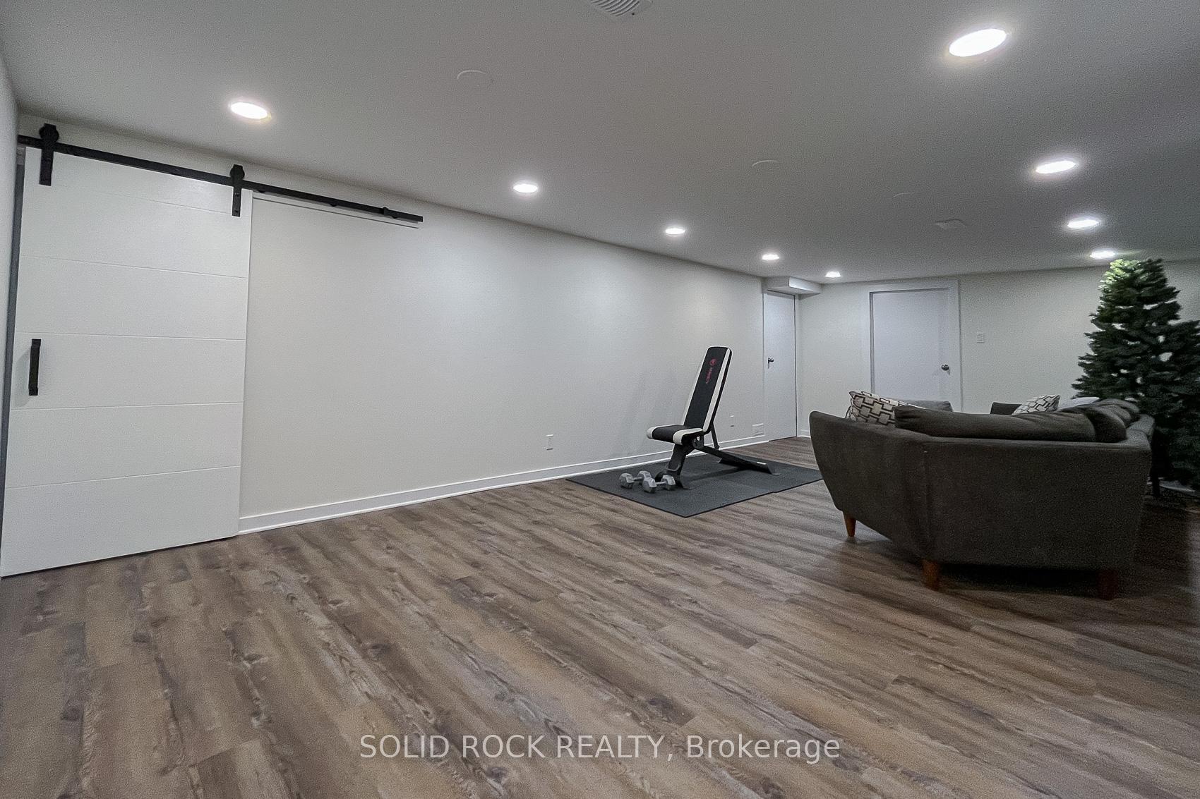 Photo 19 of 35 Kirkstall Avenue, Ottawa, Manordale — HOMEH