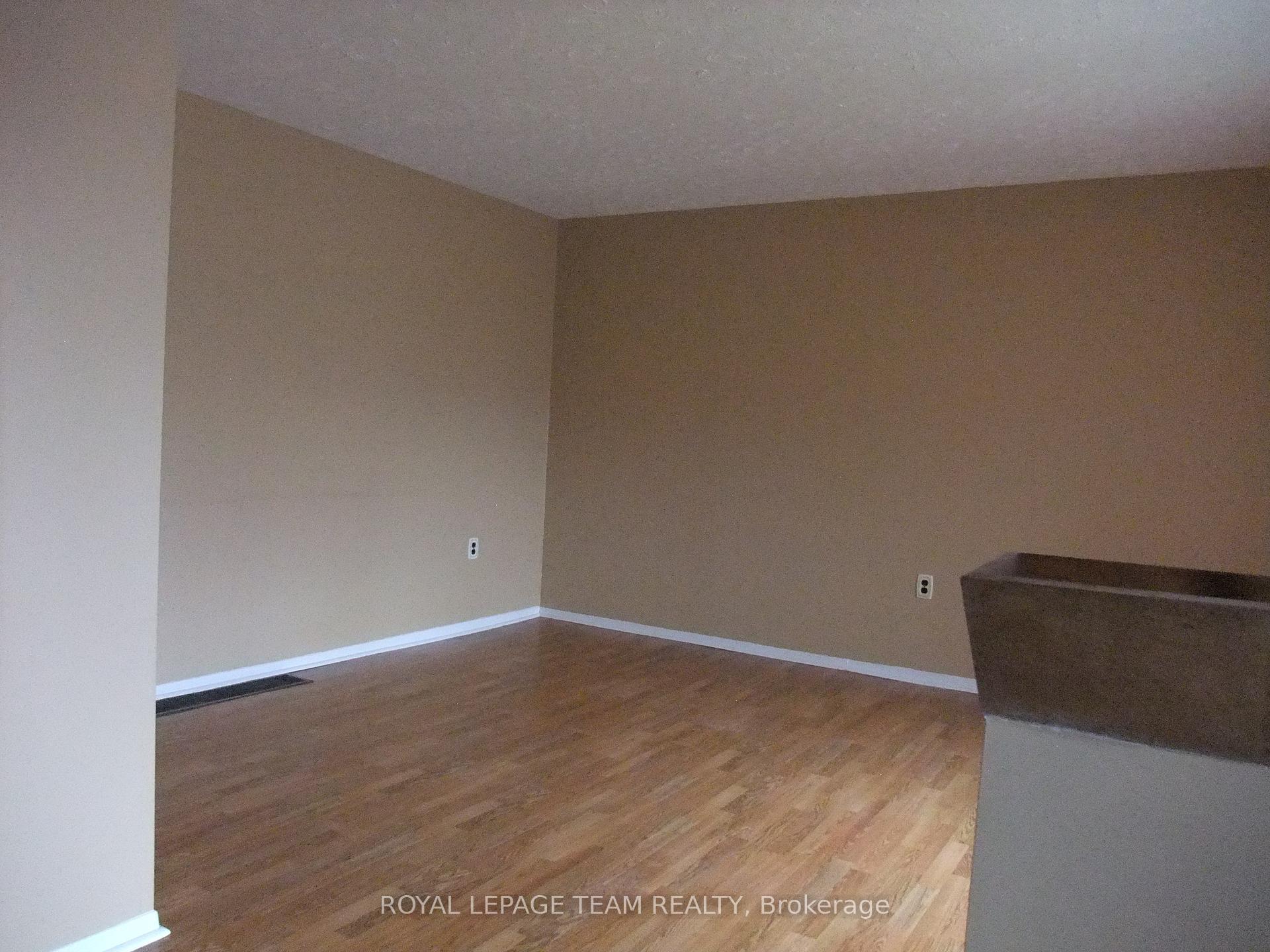 Photo 8 of 737 Eighth Street, Renfrew — HOMEH