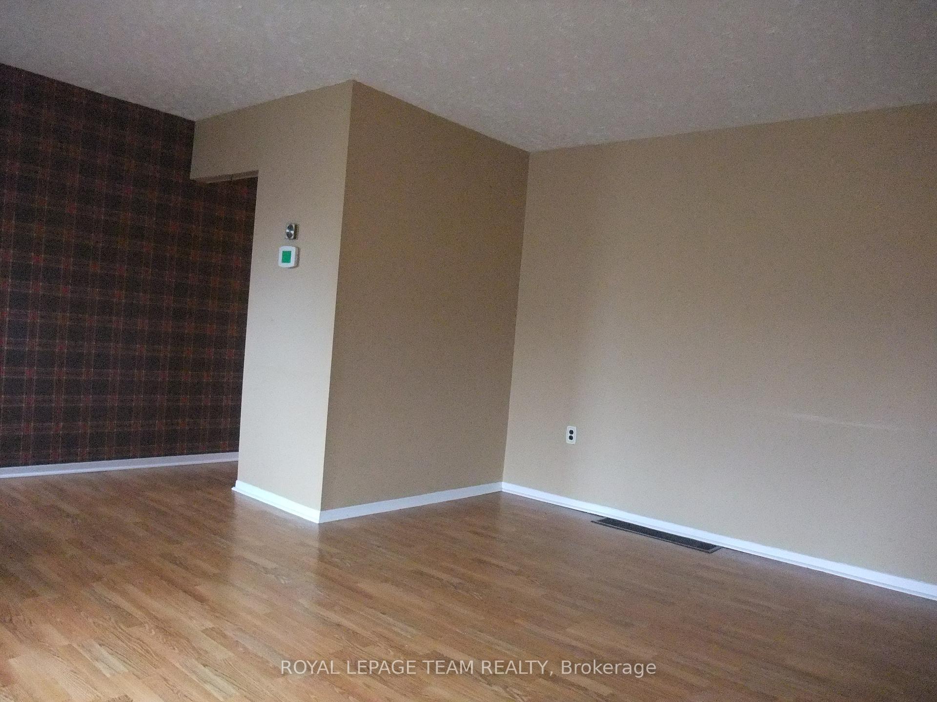 Photo 9 of 737 Eighth Street, Renfrew — HOMEH