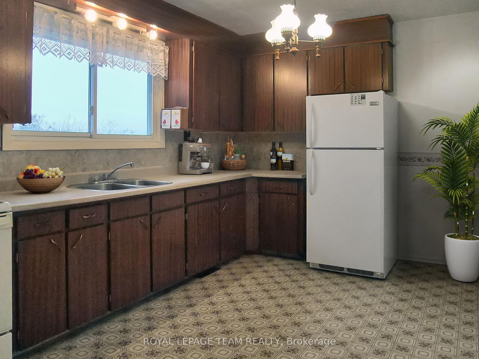 Photo 15 of 737 Eighth Street, Renfrew — HOMEH
