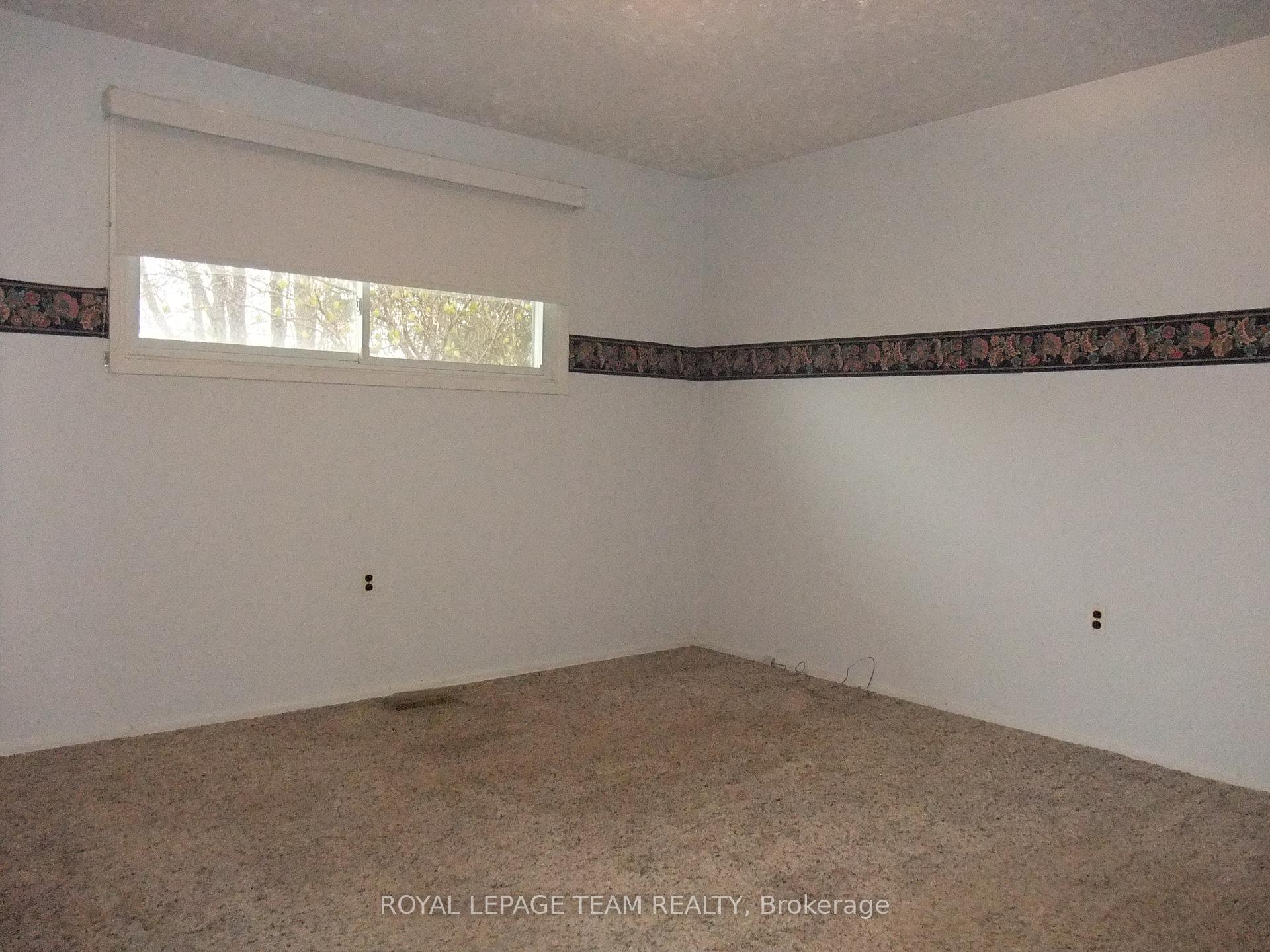 Photo 17 of 737 Eighth Street, Renfrew — HOMEH