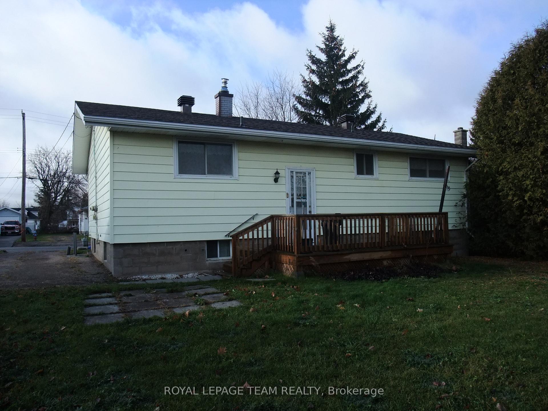 Photo 32 of 737 Eighth Street, Renfrew — HOMEH