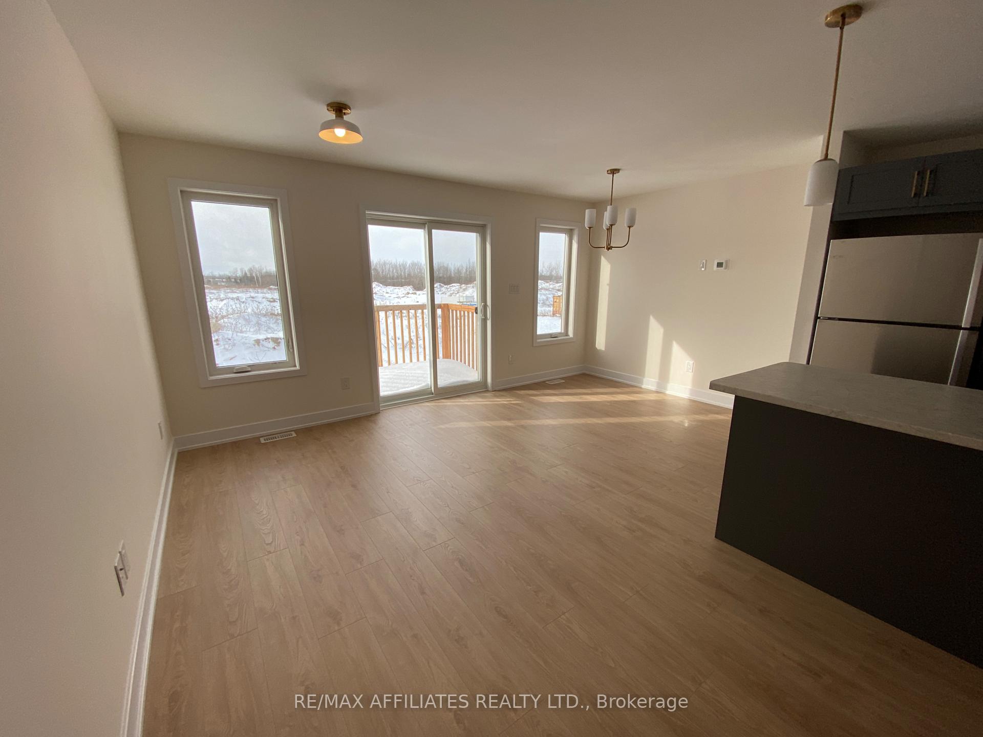 Photo 8 of 54 Staples Boulevard, Smiths Falls — HOMEH