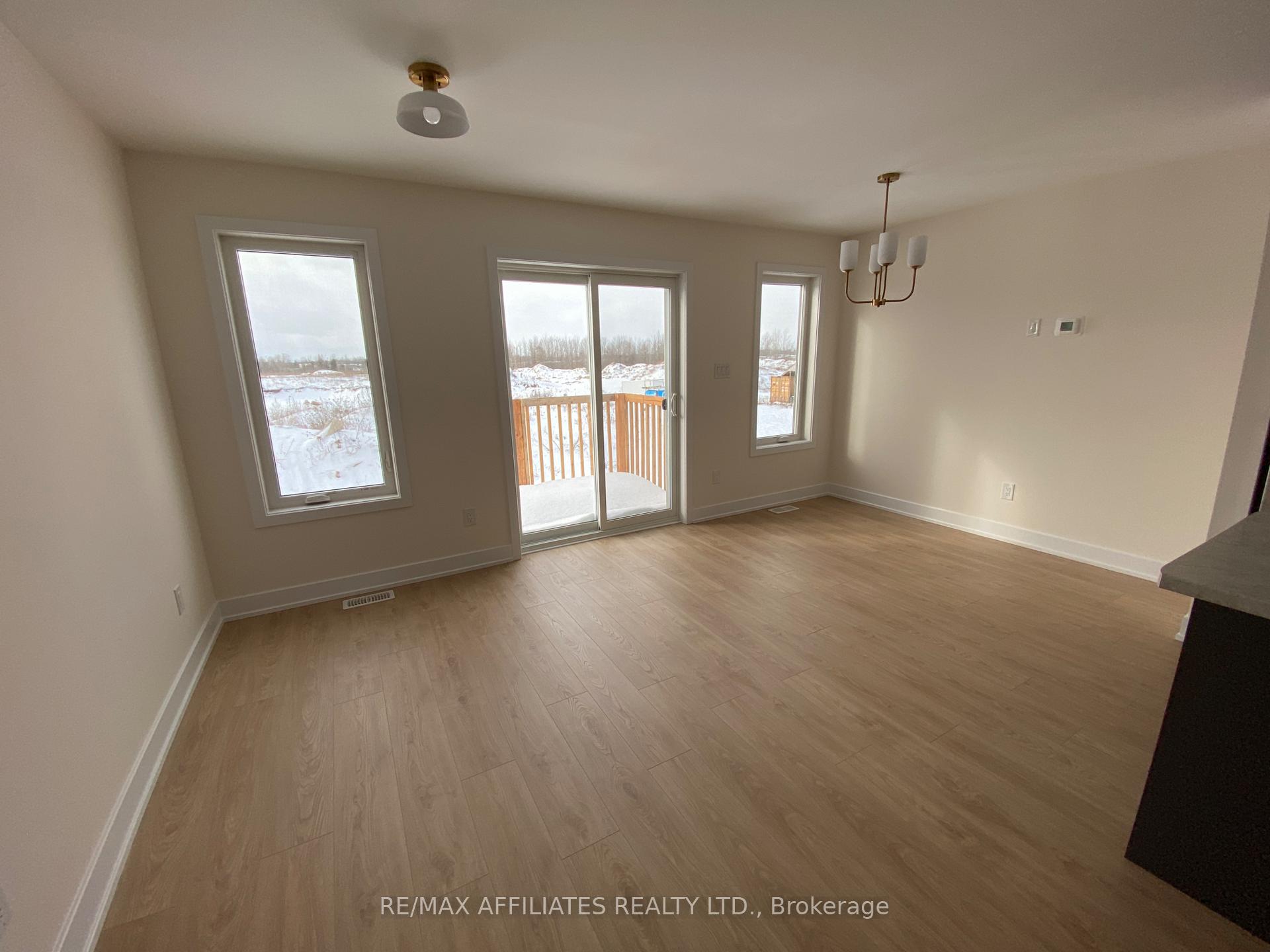 Photo 10 of 54 Staples Boulevard, Smiths Falls — HOMEH