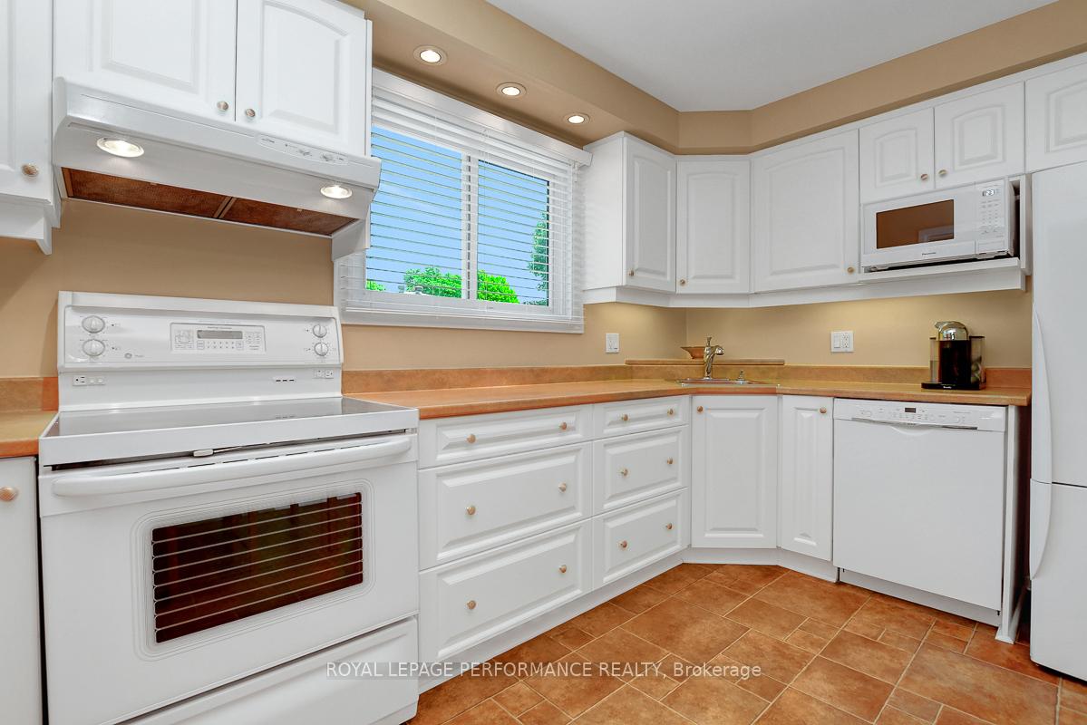 Photo 6 of 5 Veronica Place, Ottawa, Sheahan Estates/Trend Village — HOMEH