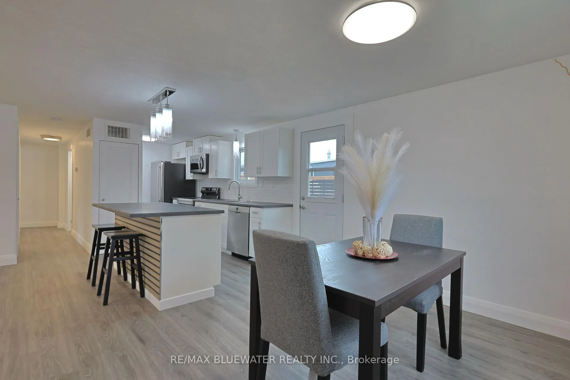 Photo 4 of 46 St Andrews Place, South Huron, Stephen — HOMEH