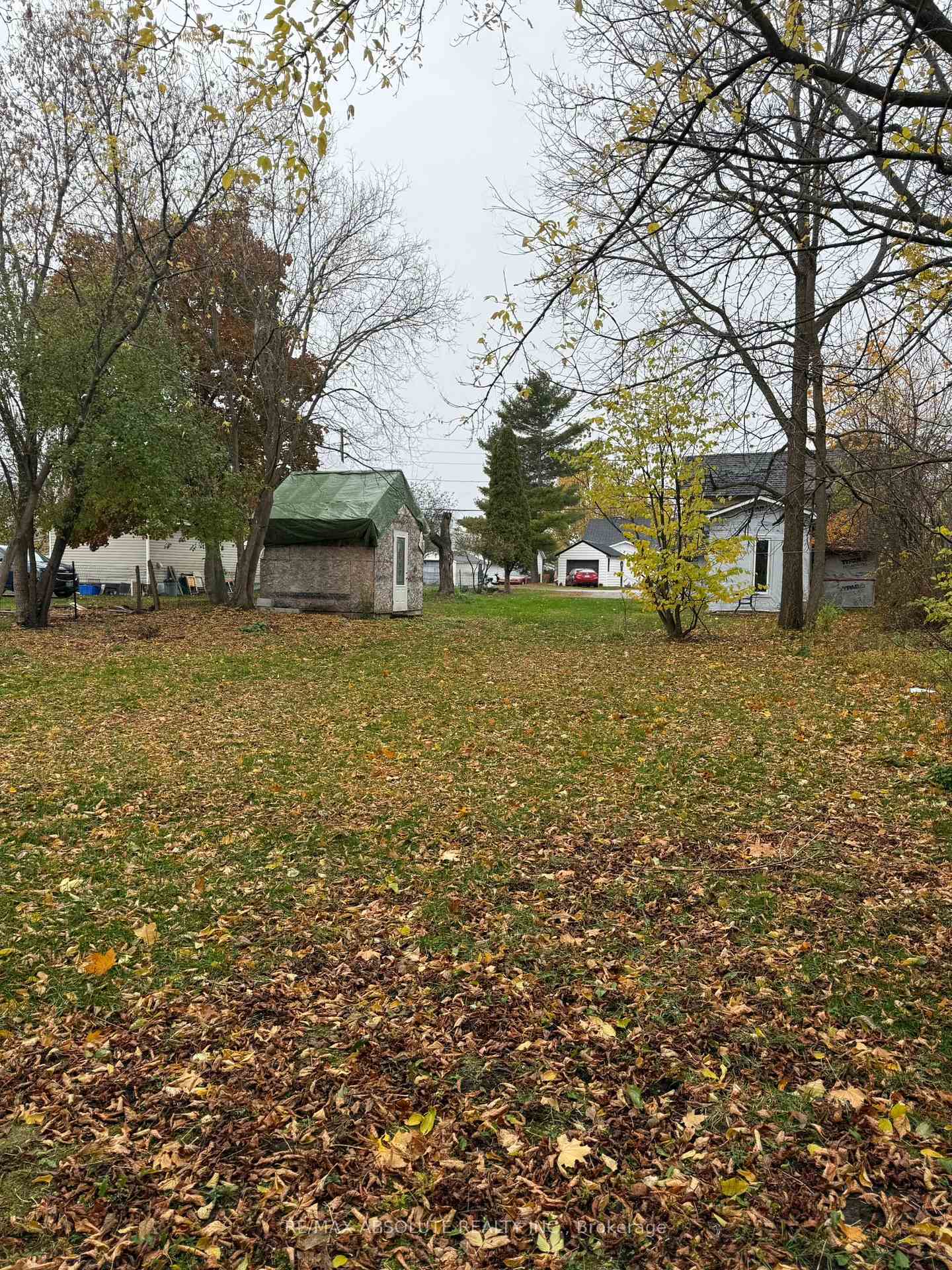Photo 2 of 33 Lorne Street, Smiths Falls — HOMEH