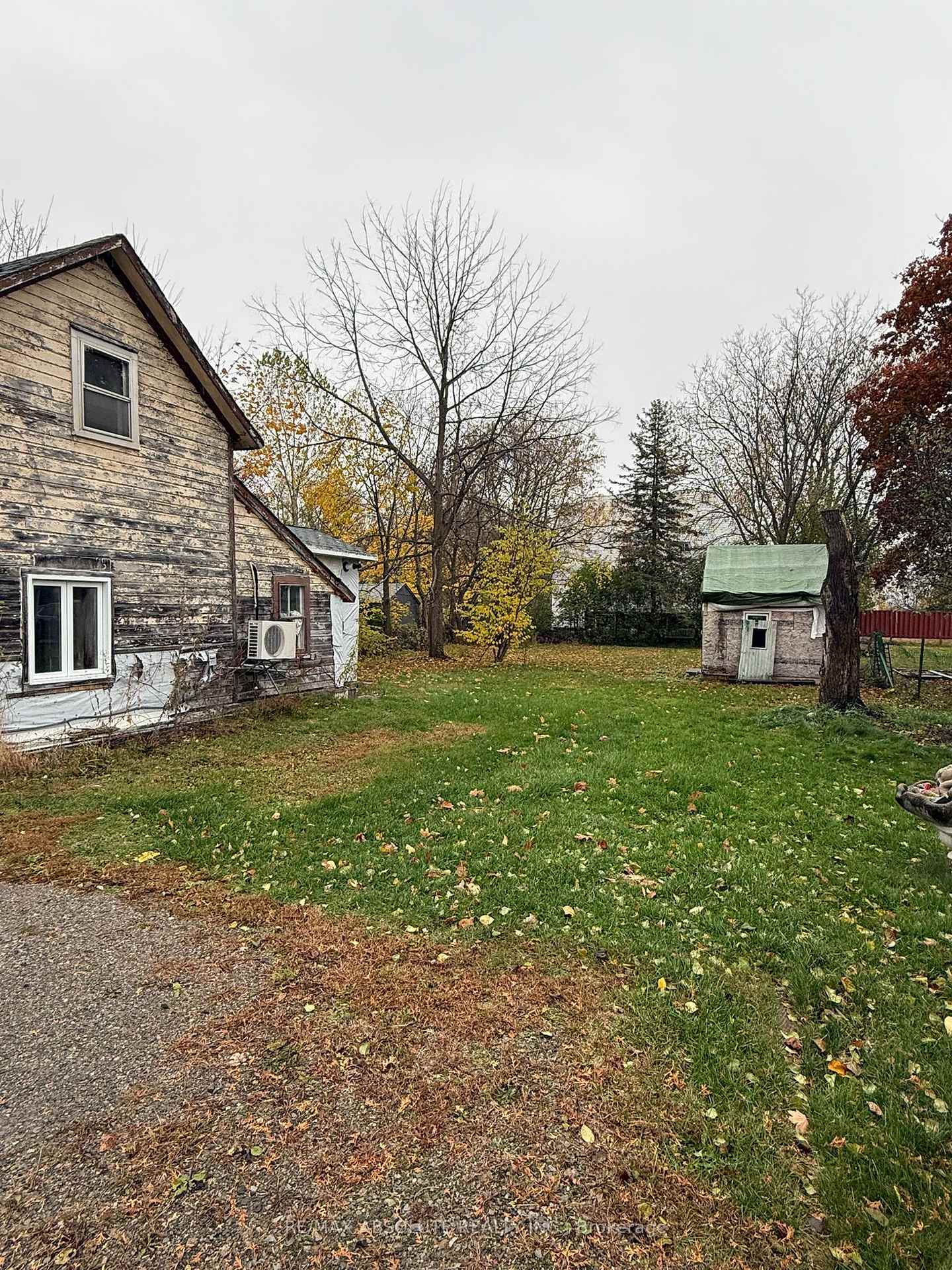 Photo 3 of 33 Lorne Street, Smiths Falls — HOMEH