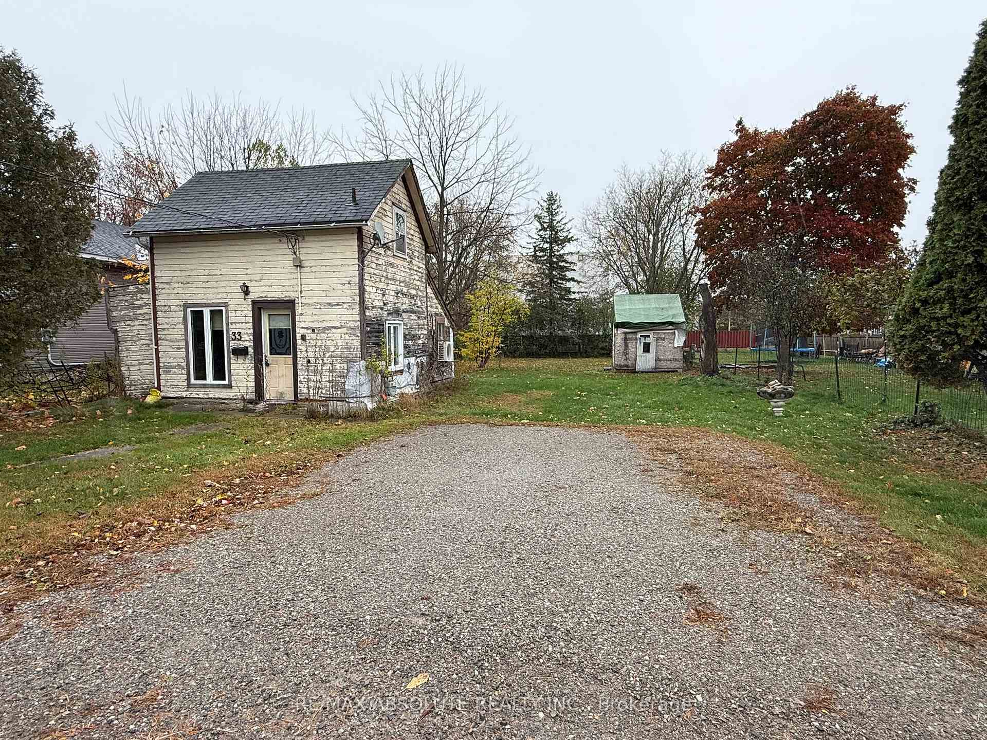 Photo 4 of 33 Lorne Street, Smiths Falls — HOMEH