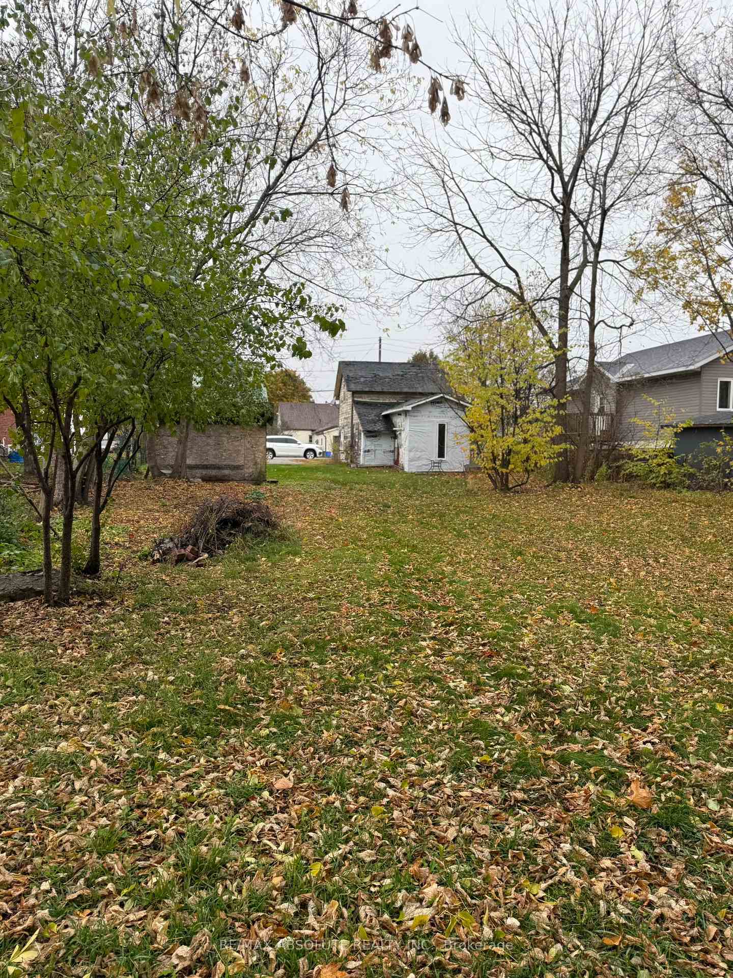 Photo 5 of 33 Lorne Street, Smiths Falls — HOMEH