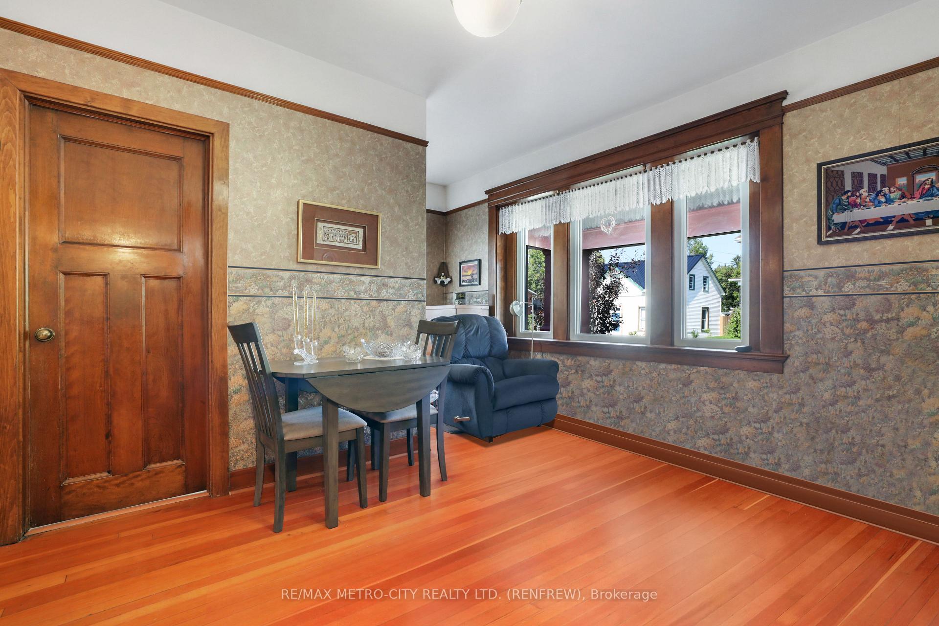 Photo 8 of 258 Plaunt Street S, Renfrew — HOMEH