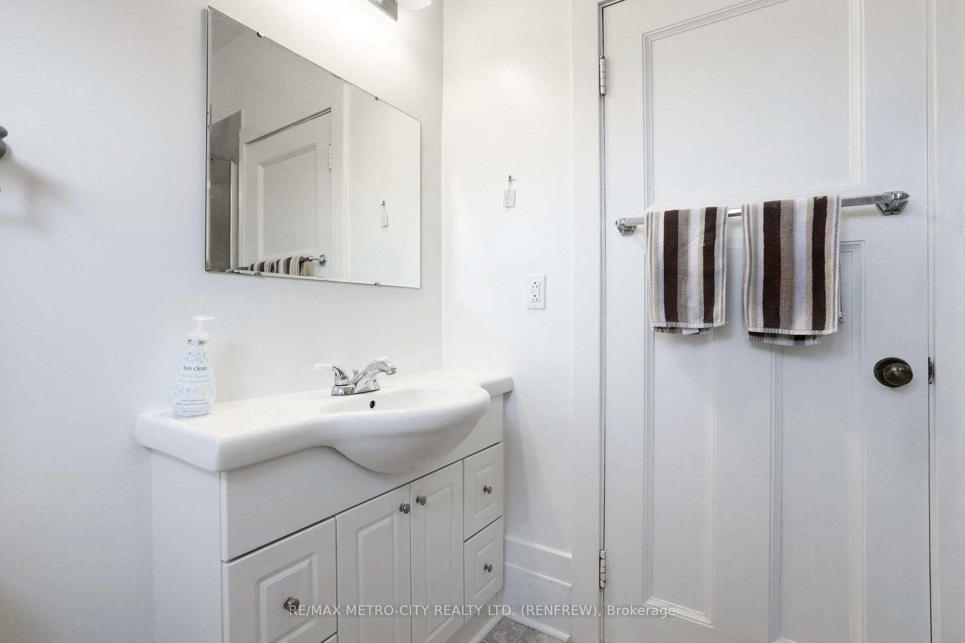 Photo 11 of 258 Plaunt Street S, Renfrew — HOMEH