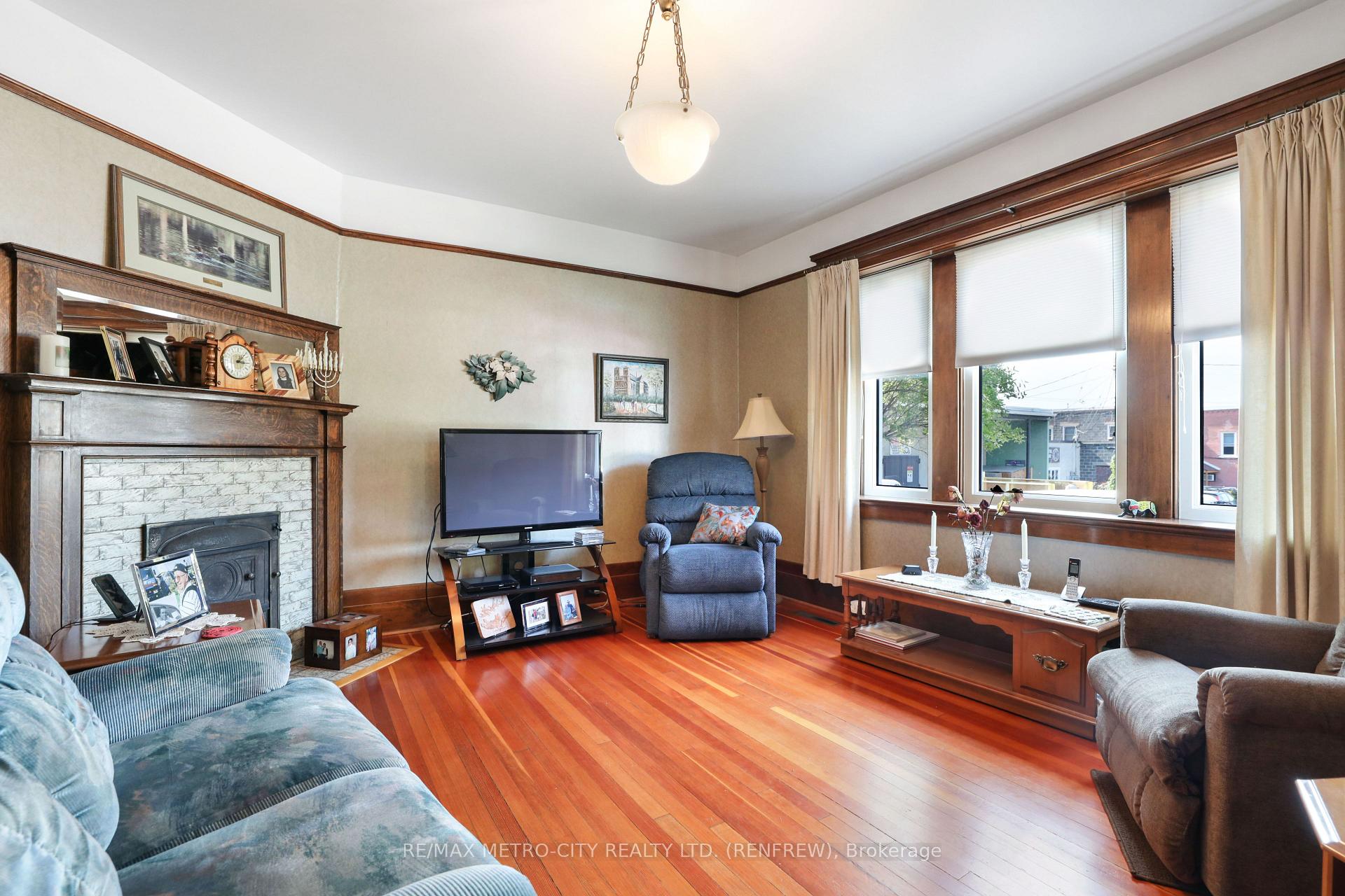 Photo 12 of 258 Plaunt Street S, Renfrew — HOMEH