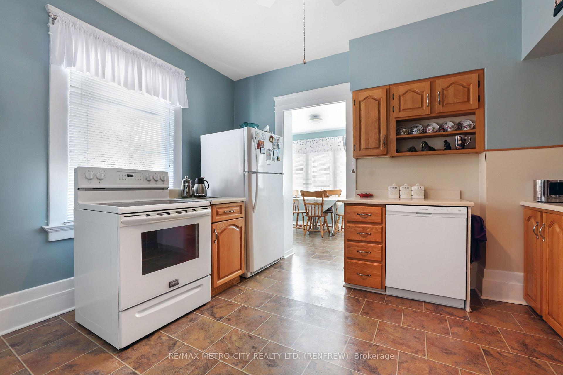 Photo 14 of 258 Plaunt Street S, Renfrew — HOMEH
