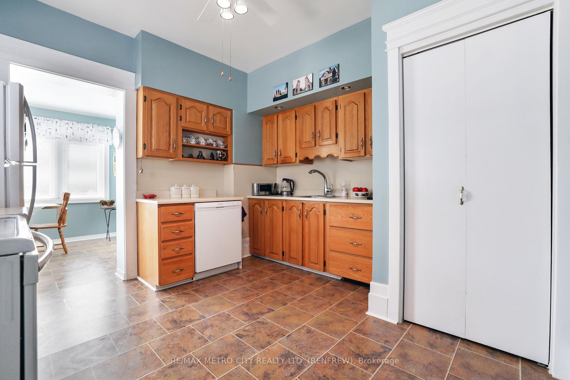 Photo 15 of 258 Plaunt Street S, Renfrew — HOMEH