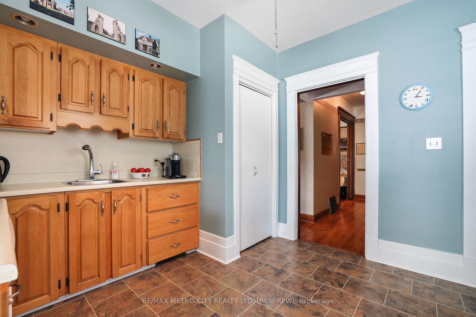 Photo 16 of 258 Plaunt Street S, Renfrew — HOMEH