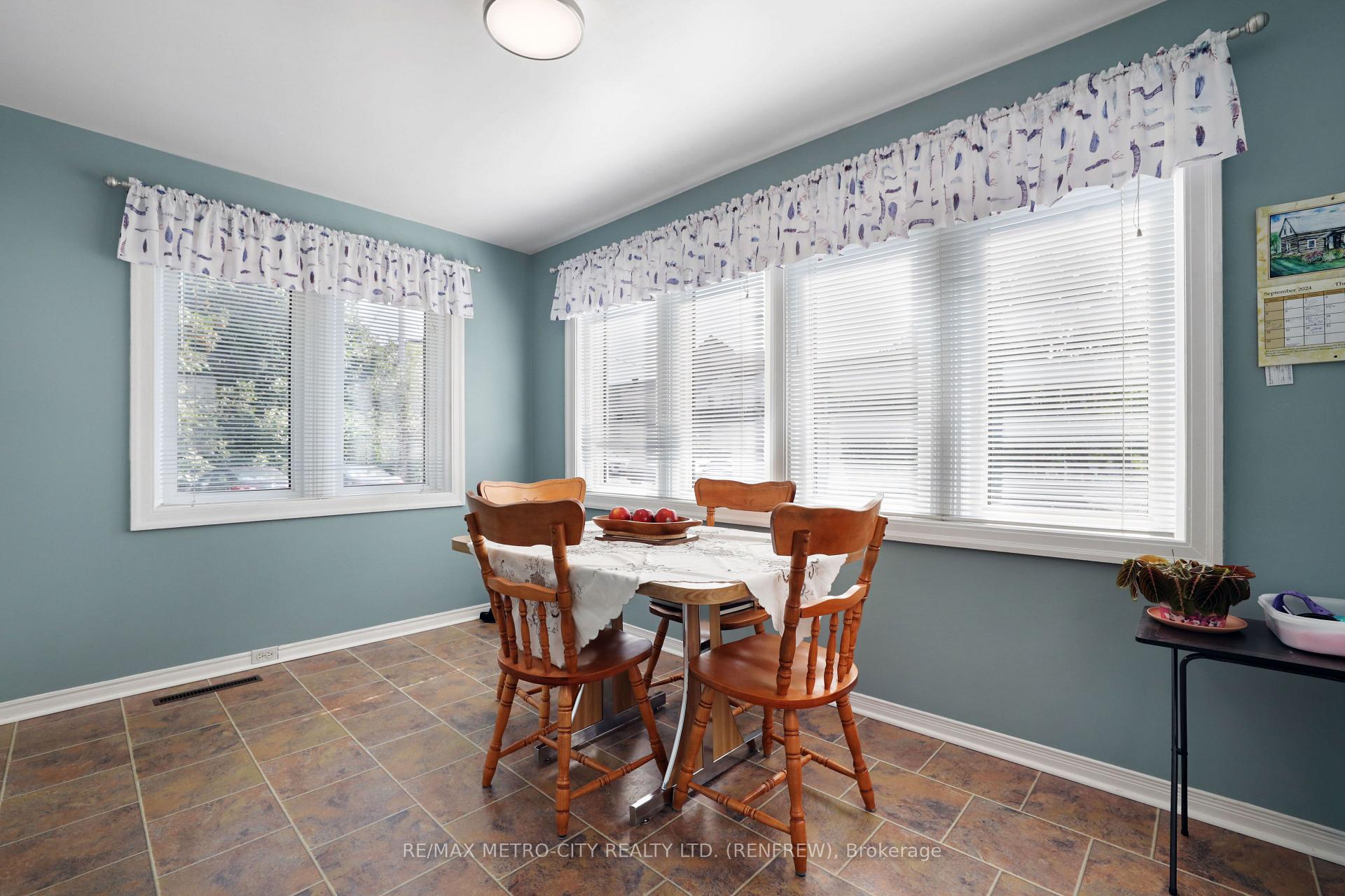 Photo 17 of 258 Plaunt Street S, Renfrew — HOMEH