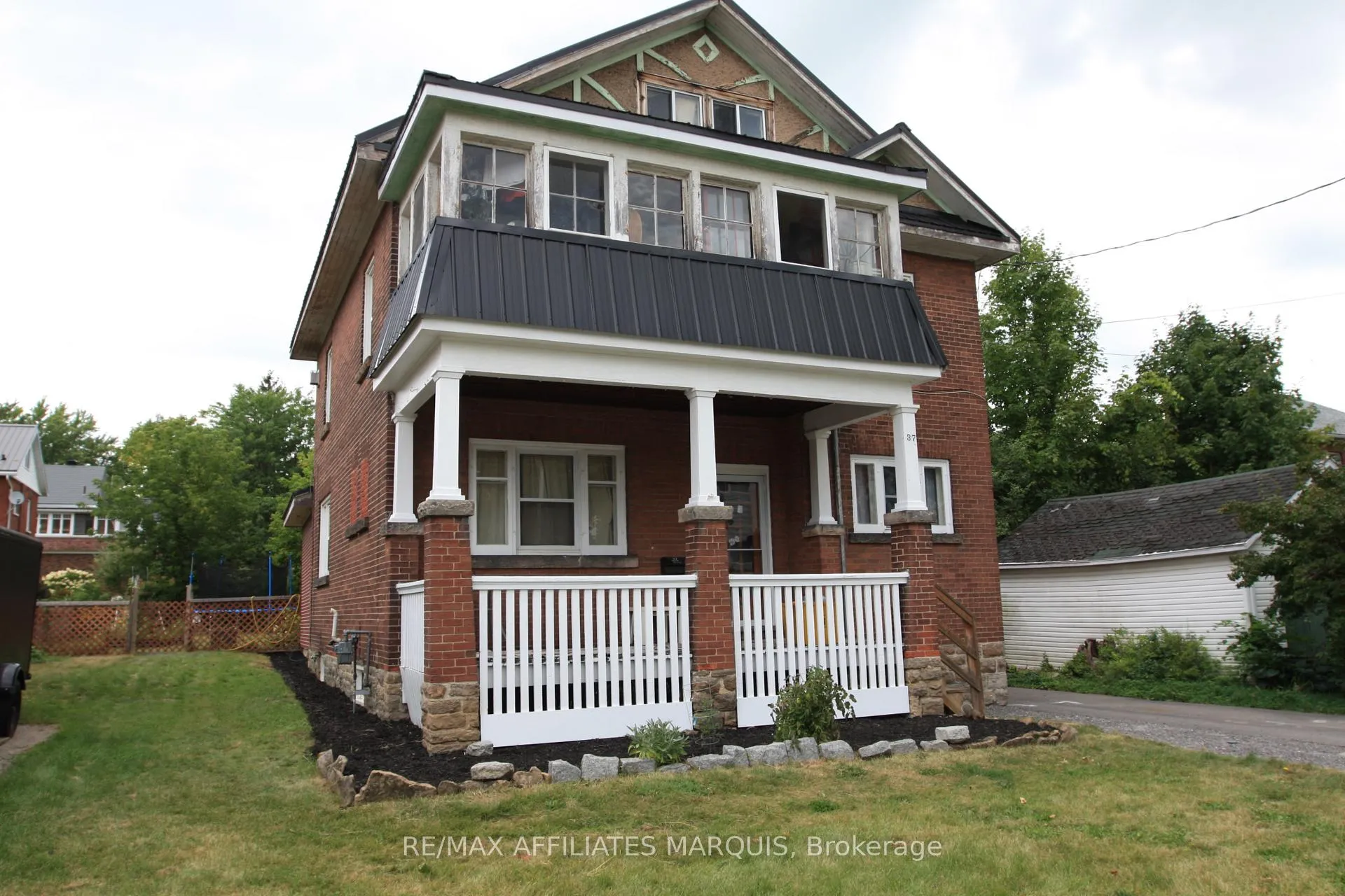Front of 37 Mcgill Street S