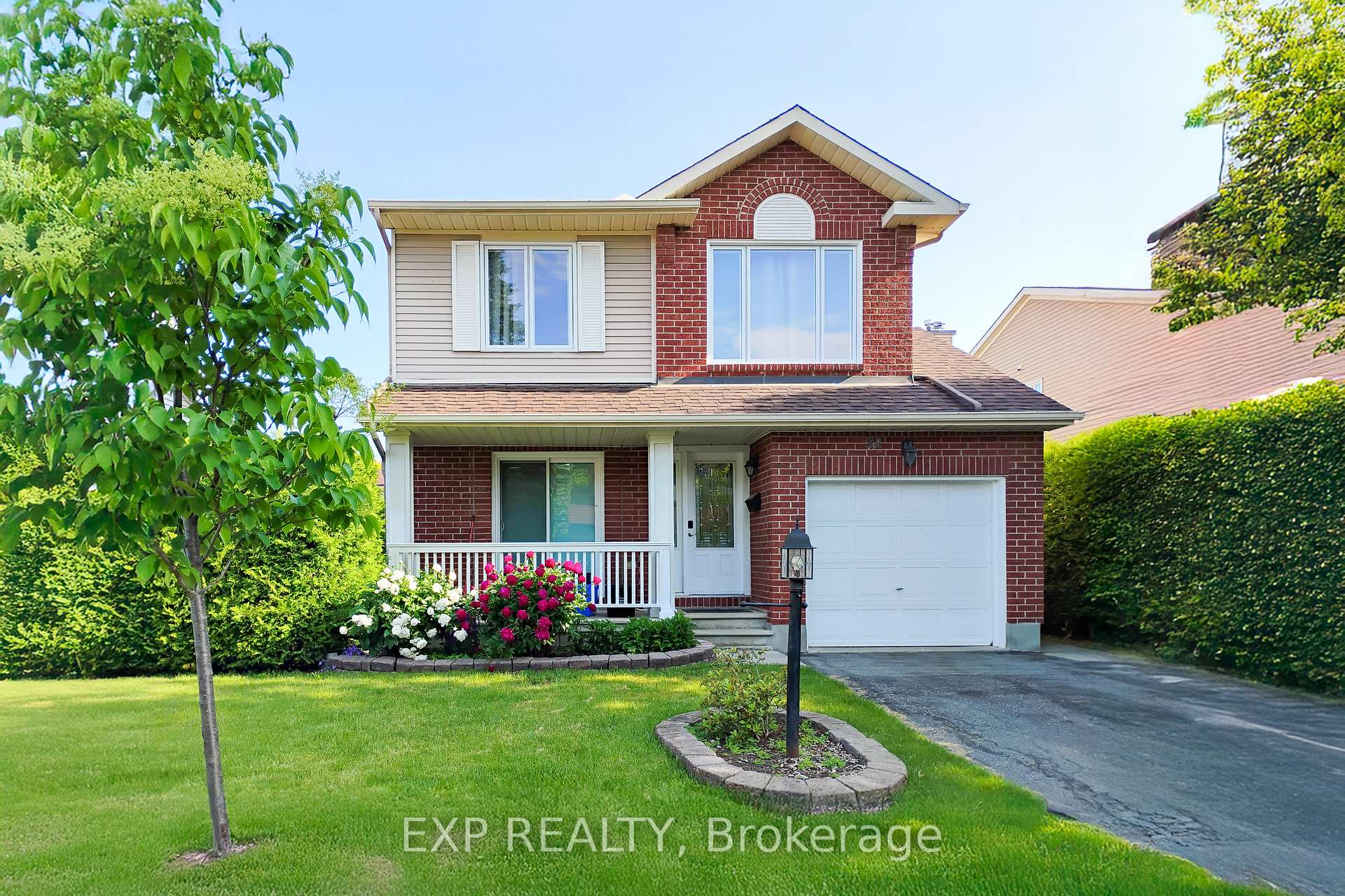 Front of 32 Maple View Crescent