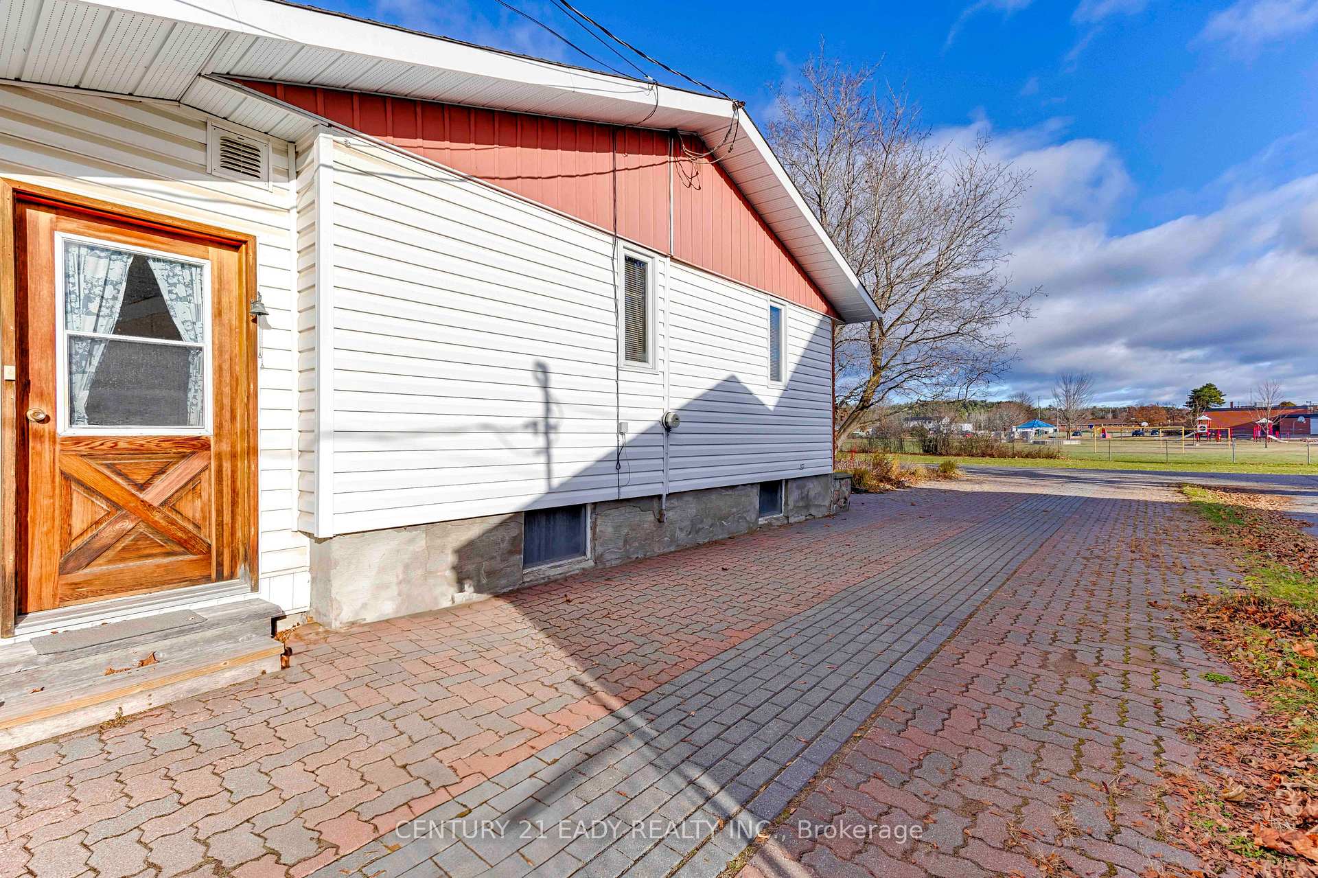 Photo 3 of 508 Aberdeen Street, Renfrew — HOMEH