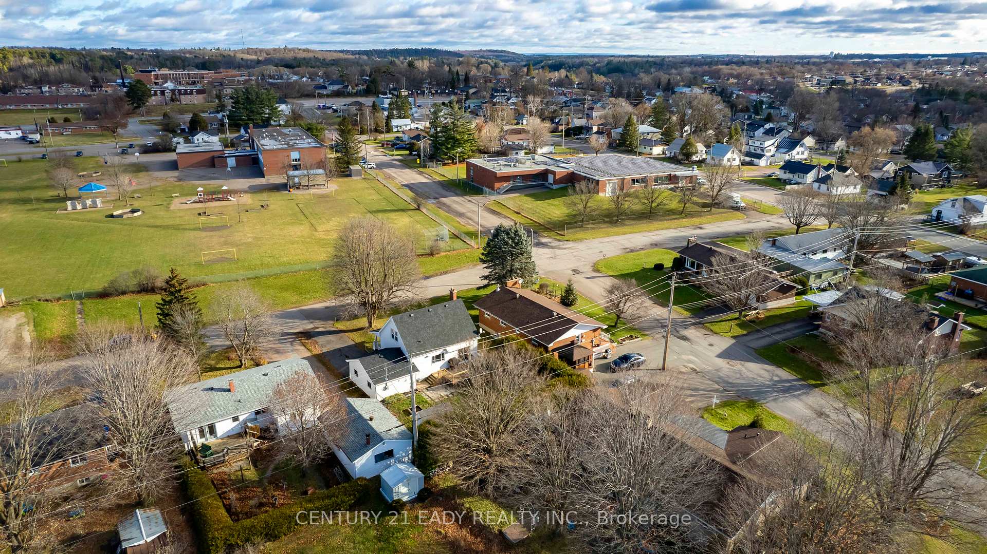 Photo 5 of 508 Aberdeen Street, Renfrew — HOMEH