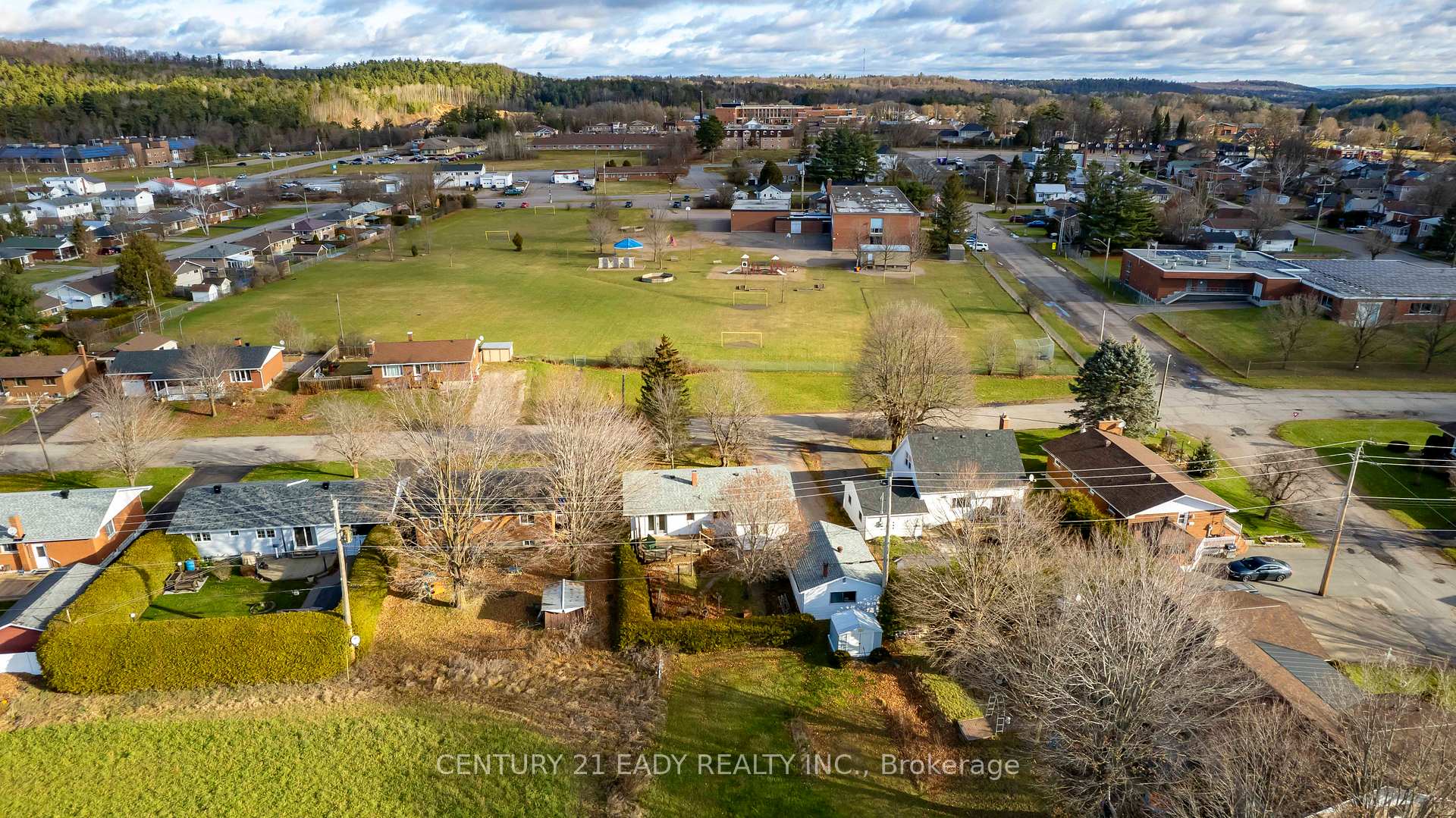 Photo 7 of 508 Aberdeen Street, Renfrew — HOMEH