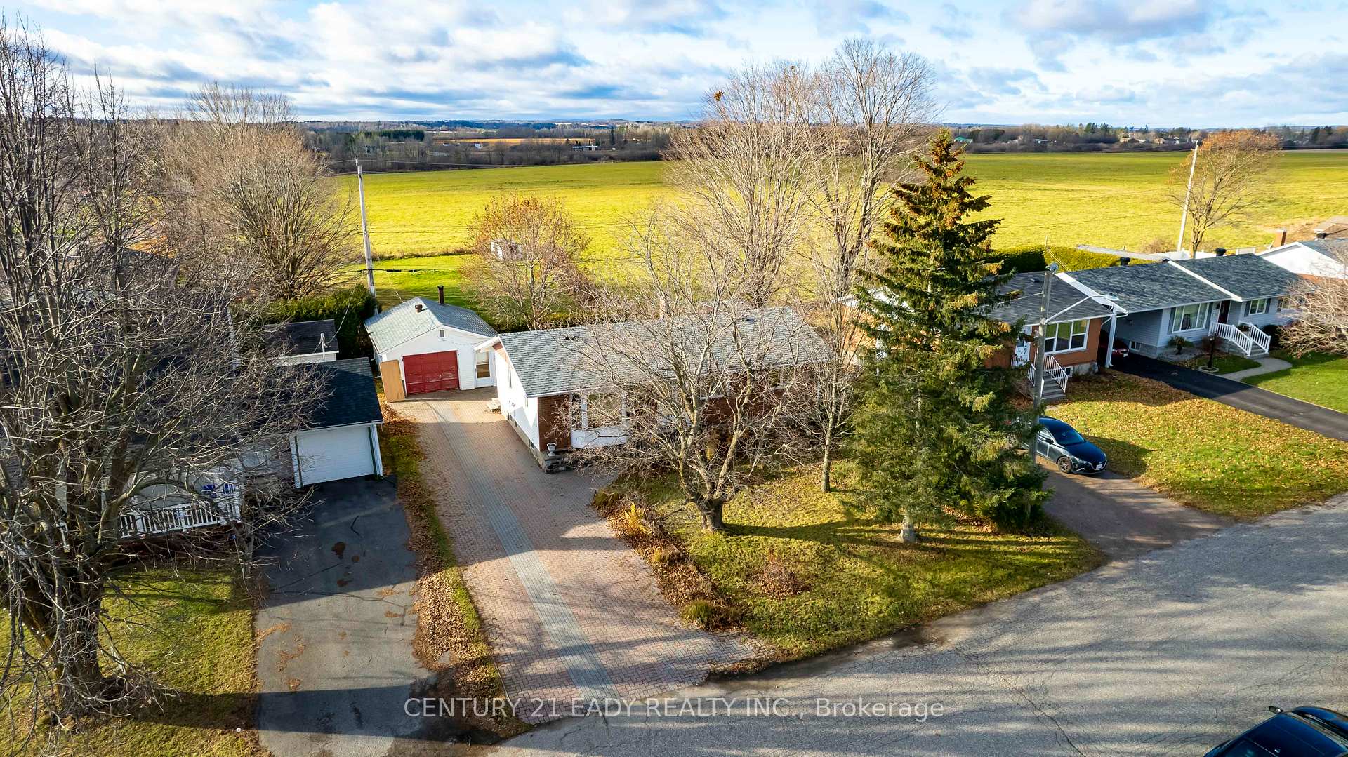 Photo 10 of 508 Aberdeen Street, Renfrew — HOMEH