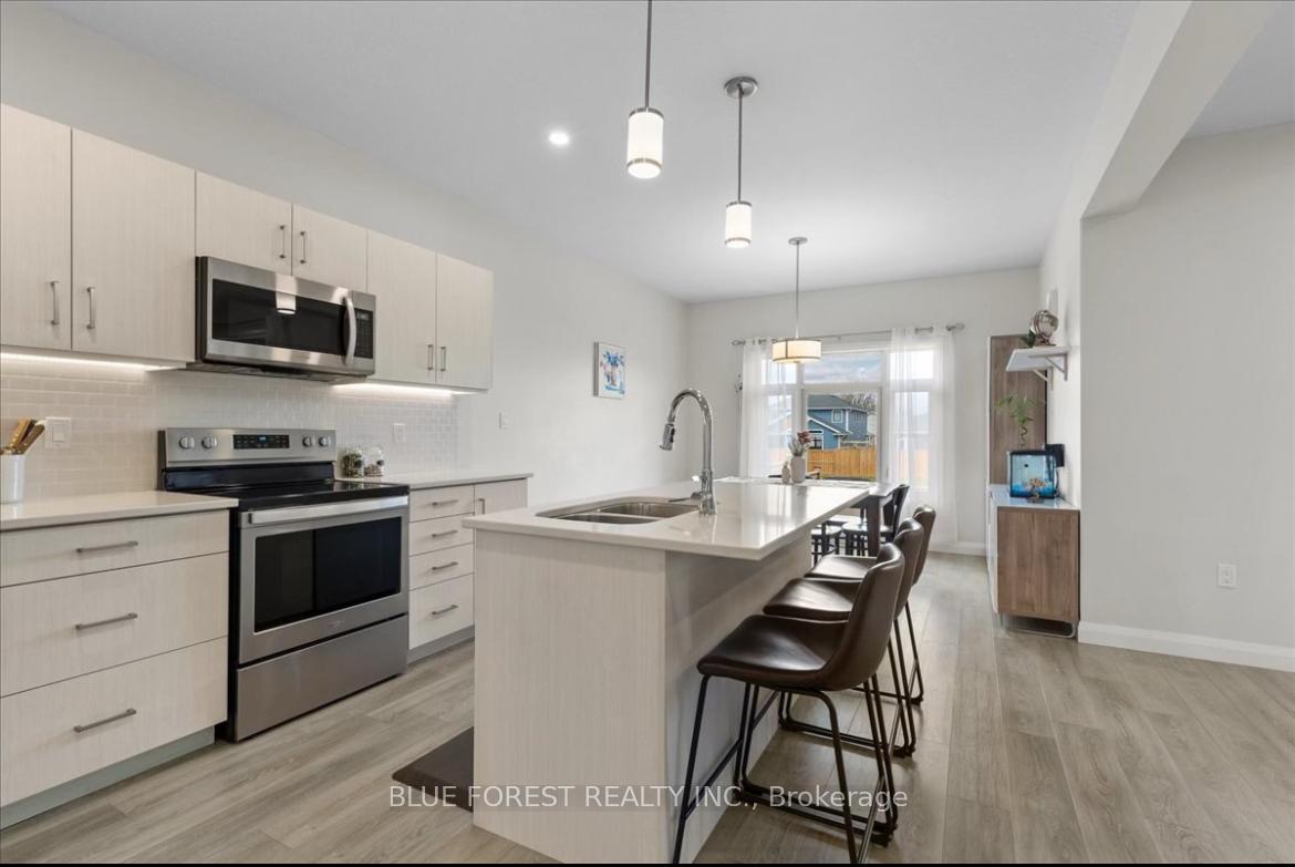 Photo 4 of 98 Rowe Avenue, South Huron, Exeter — HOMEH