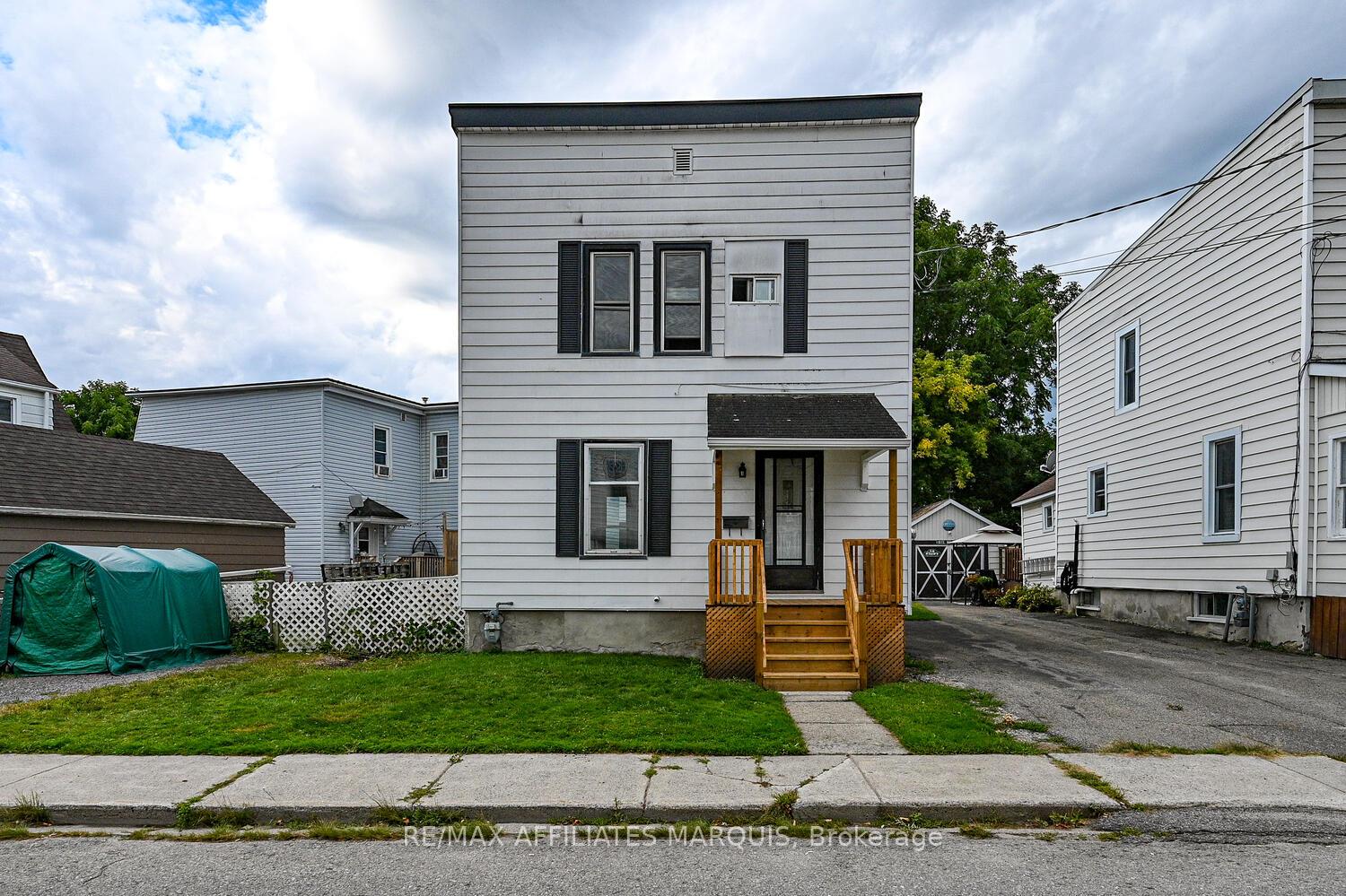 Photo 3 of 8 Winnifred Street N, Smiths Falls — HOMEH