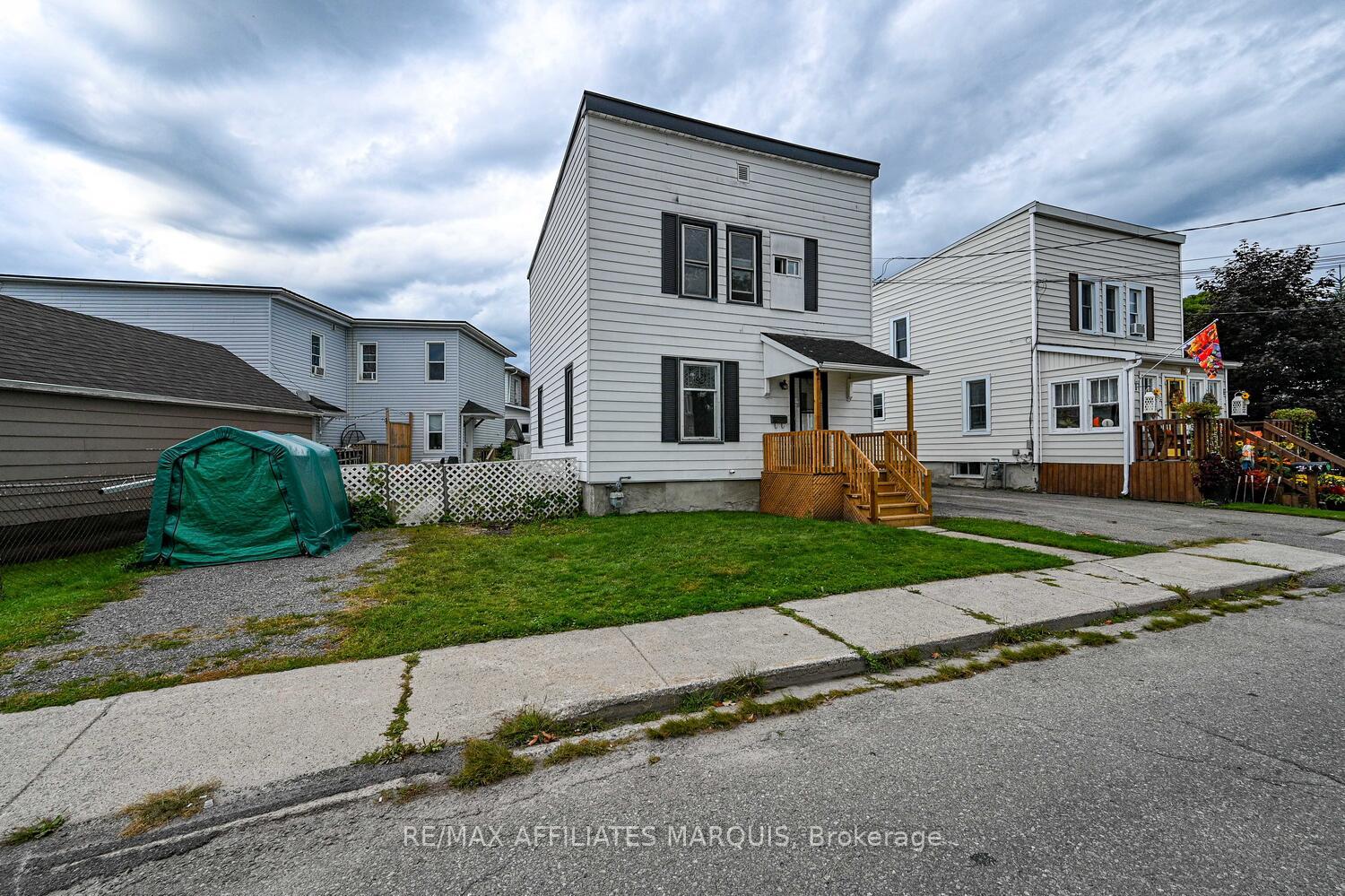 Photo 4 of 8 Winnifred Street N, Smiths Falls — HOMEH