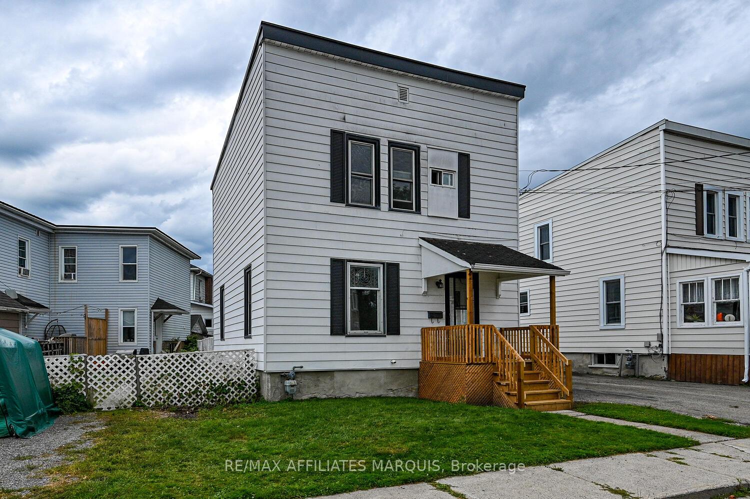 Photo 5 of 8 Winnifred Street N, Smiths Falls — HOMEH