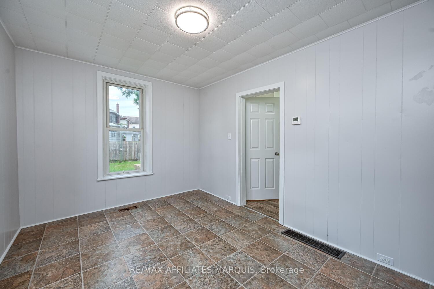 Photo 11 of 8 Winnifred Street N, Smiths Falls — HOMEH
