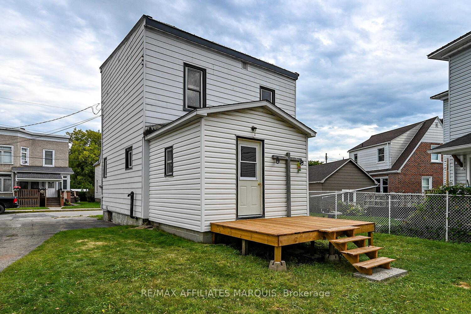 Photo 36 of 8 Winnifred Street N, Smiths Falls — HOMEH