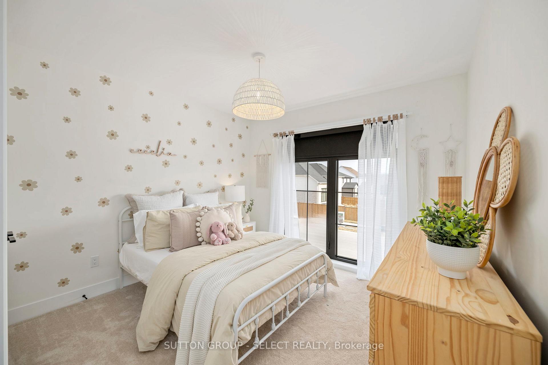 Photo 36 of 40 Royal Crescent, Southwold, Talbotville — HOMEH
