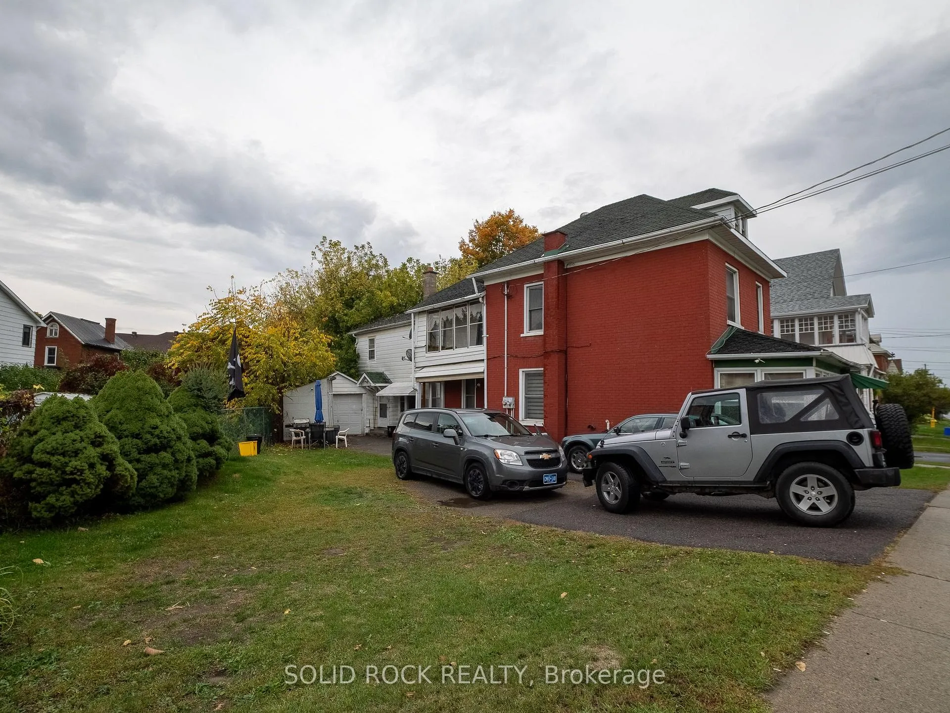 Photo 2 of 98 Elmsley Street N, Smiths Falls — HOMEH