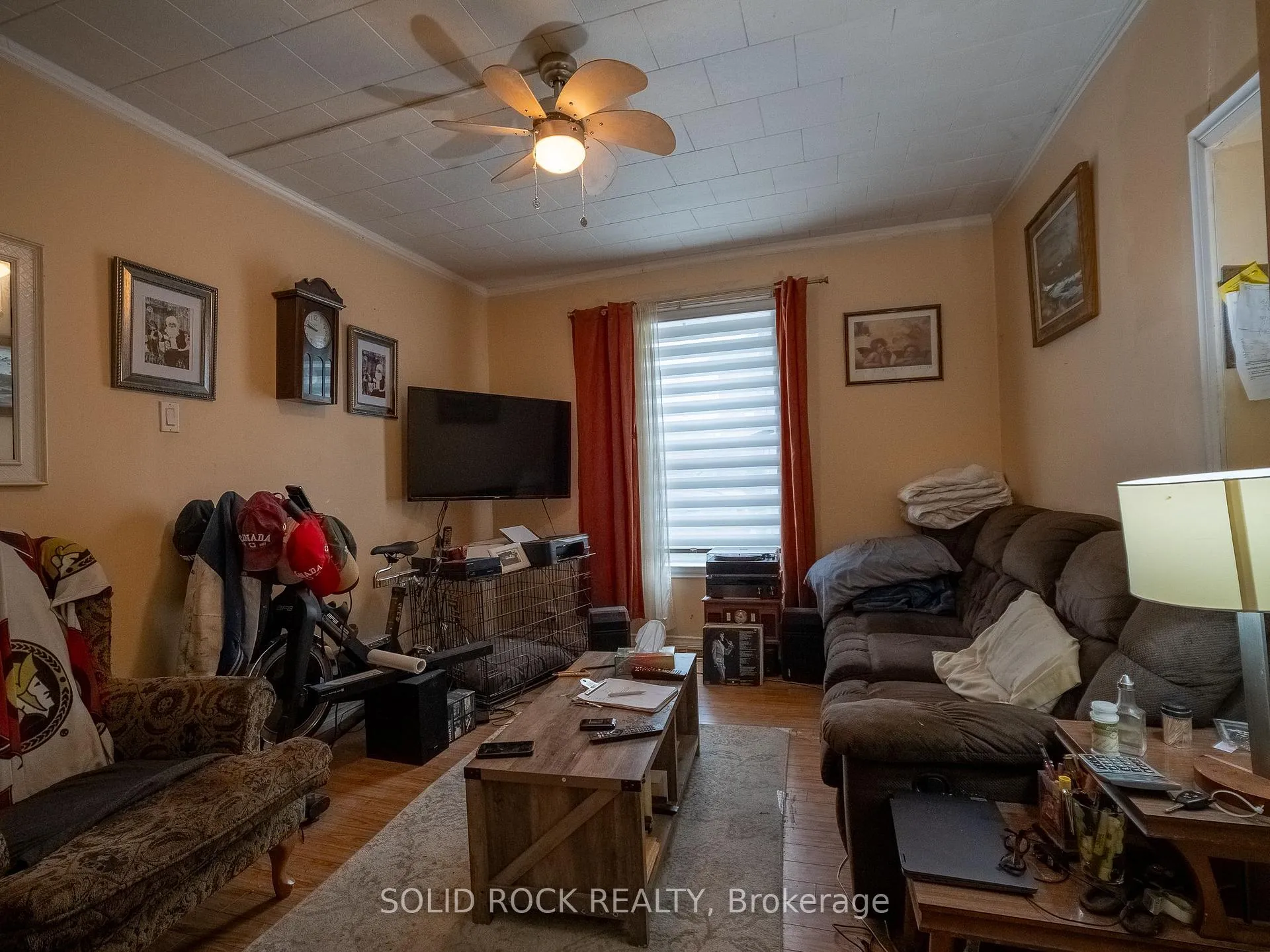 Photo 9 of 98 Elmsley Street N, Smiths Falls — HOMEH